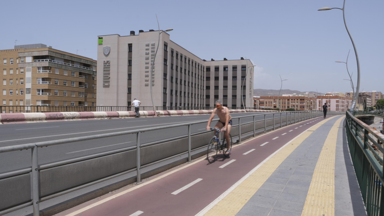 Último día del Puente de la Avenida del Mediterráneo, en imágenes
