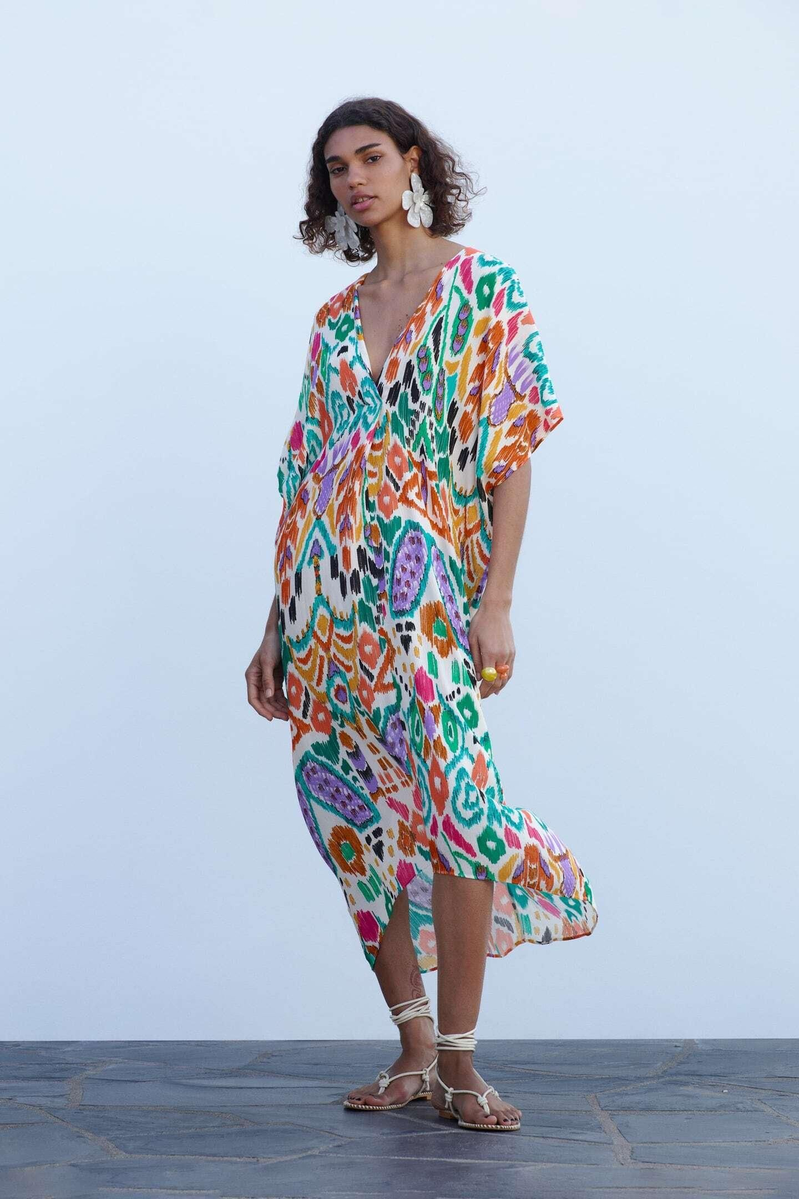 El vestido de verano tipo caftán de Zara. El vestido de verano tipo caftán de Zara.