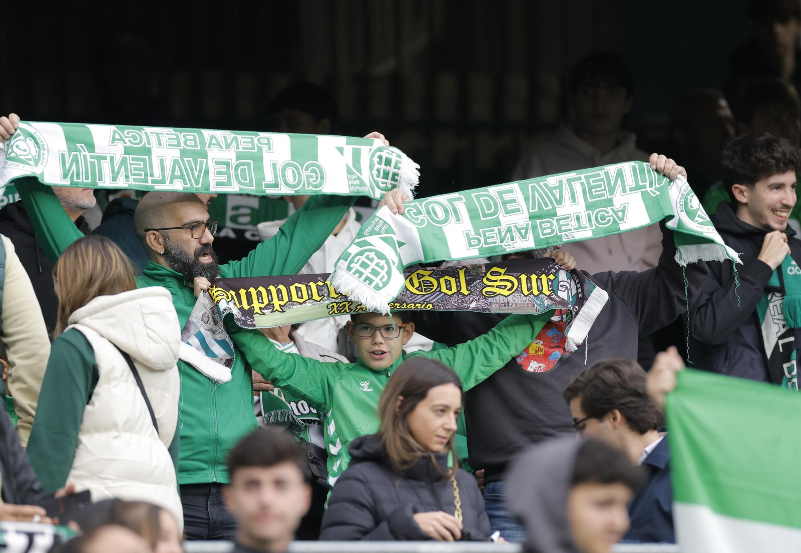 Búscate en las fotos del Betis - Vitoria Guimaraes