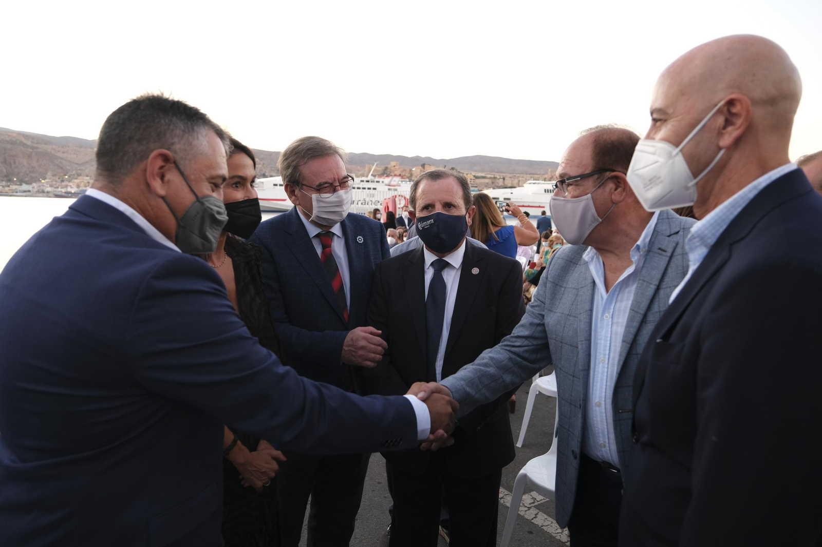 Fotogalería acto reivindicativo por la llegada del AVE a Almería.