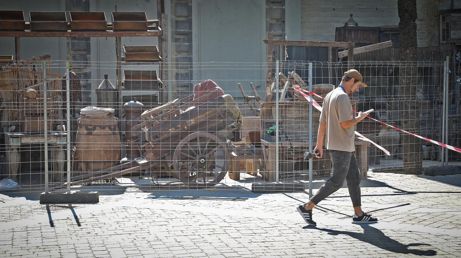 Preparativos en el Alcázar de Jerez para el rodaje de la serie 'The Crown'