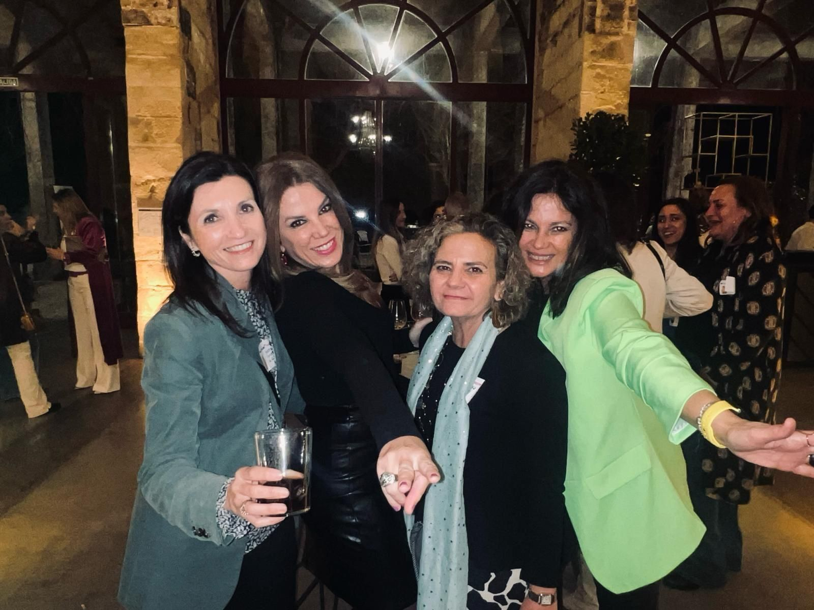 Así fue el gran encuentro por el 75 aniversario del colegio Jesús-María 'El Cuco' en Jerez Así fue el gran encuentro por el 75 aniversario del colegio Jesús-María 'El Cuco' en Jerez