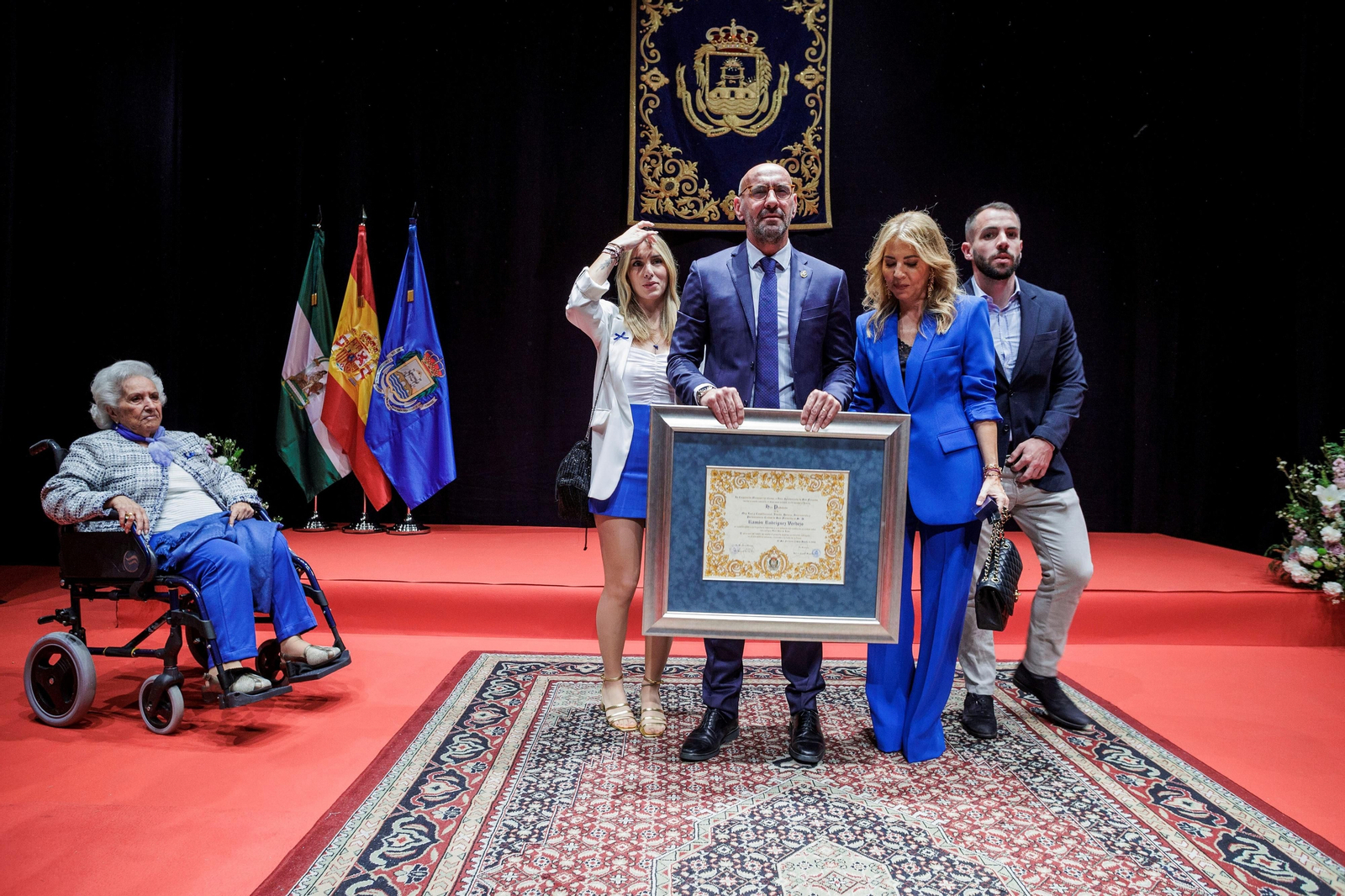 Las imágenes de la entrega del título de Hijo Predilecto de San Fernando a Monchi.