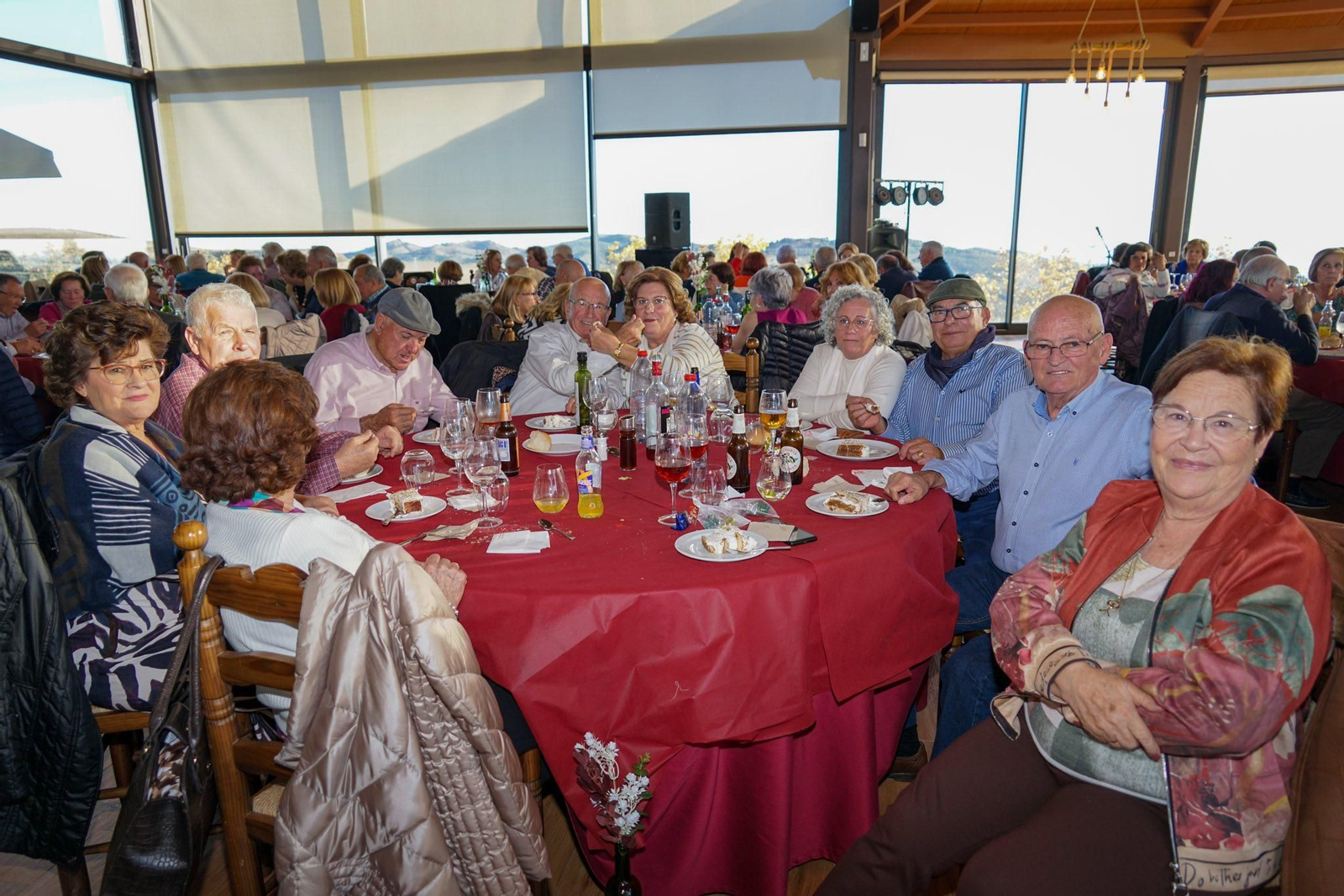 300 mayores de Vícar celebran las fiestas por todo lo alto en la Bodega Cuatro Vientos de Murta