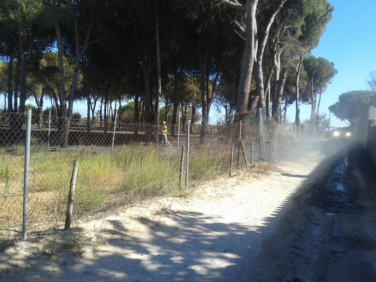 Desalojo de viviendas en Chiclana por un incendio de pastos