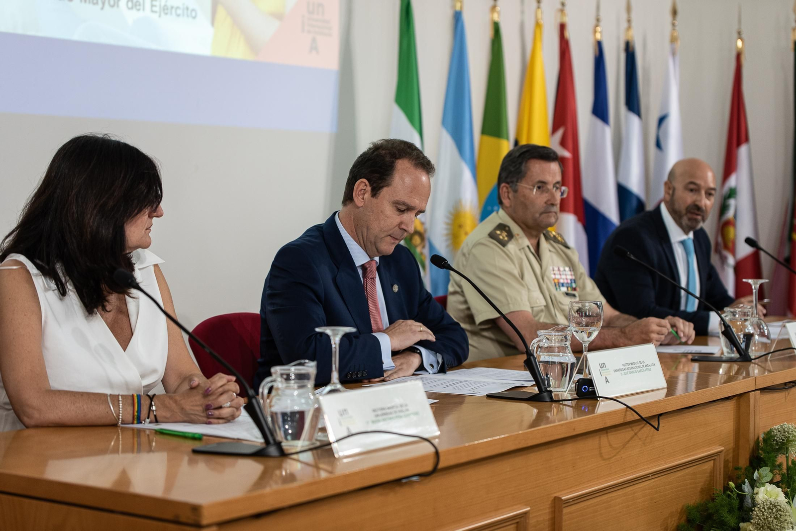 Imágenes de la jornada de inauguración de los cursos de verano de la UNIA