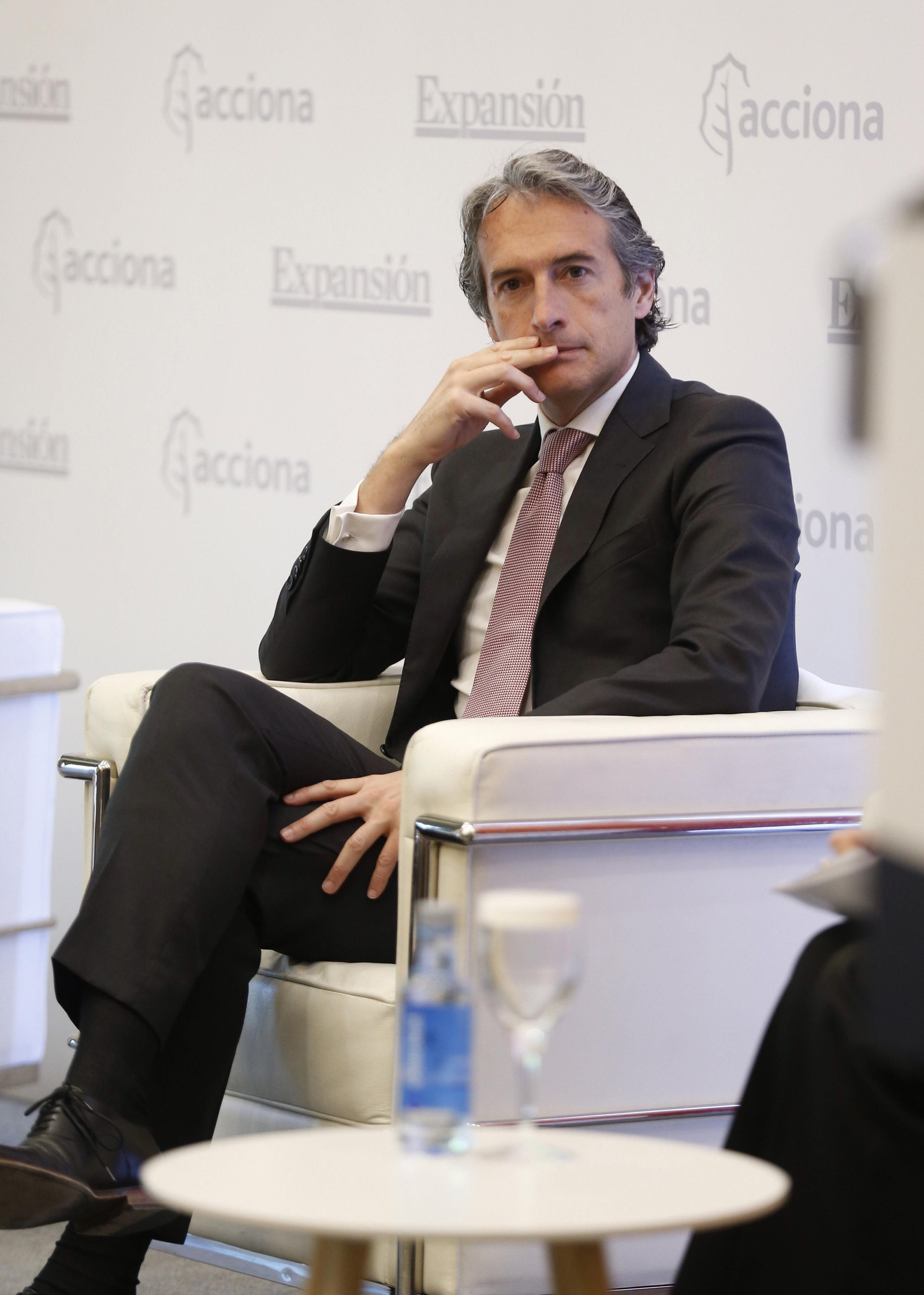 El ministro de Fomento, Íñigo de la Serna, ayer.