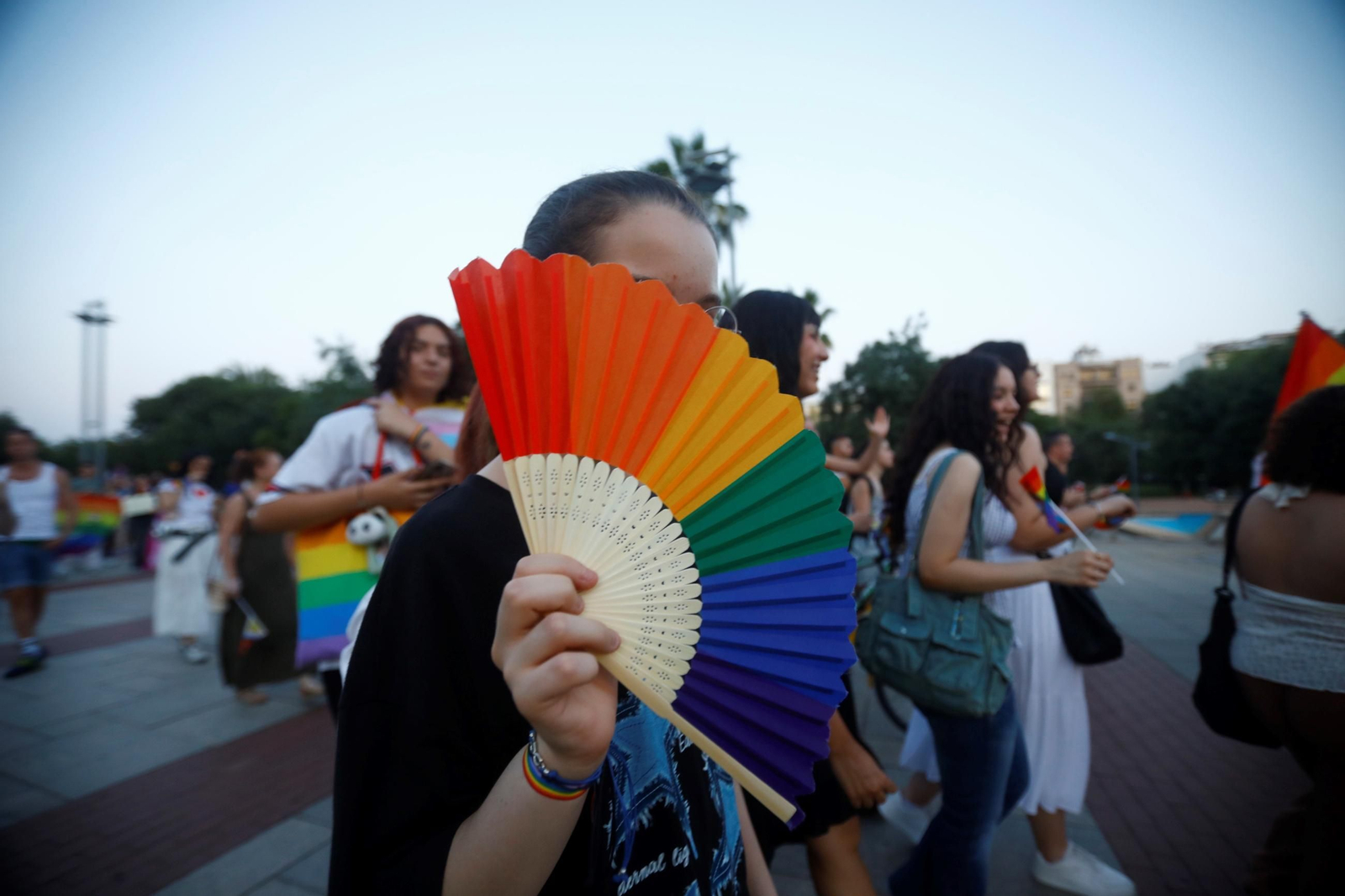 La marcha del Orgullo recorre las calles de Córdoba, en imágenes
