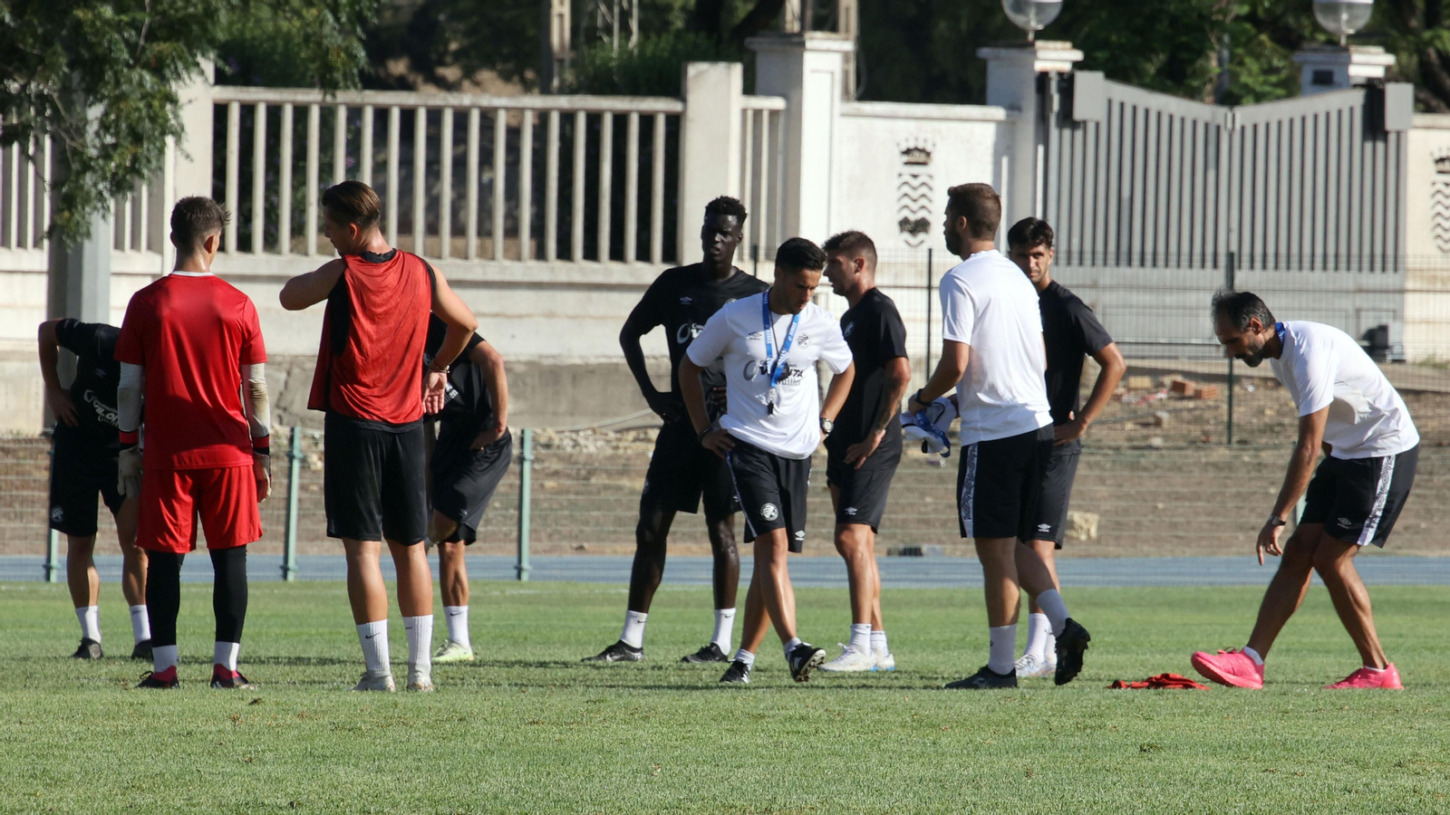 Imágenes del primer entrenamiento de pretemporada del Xerez DFC