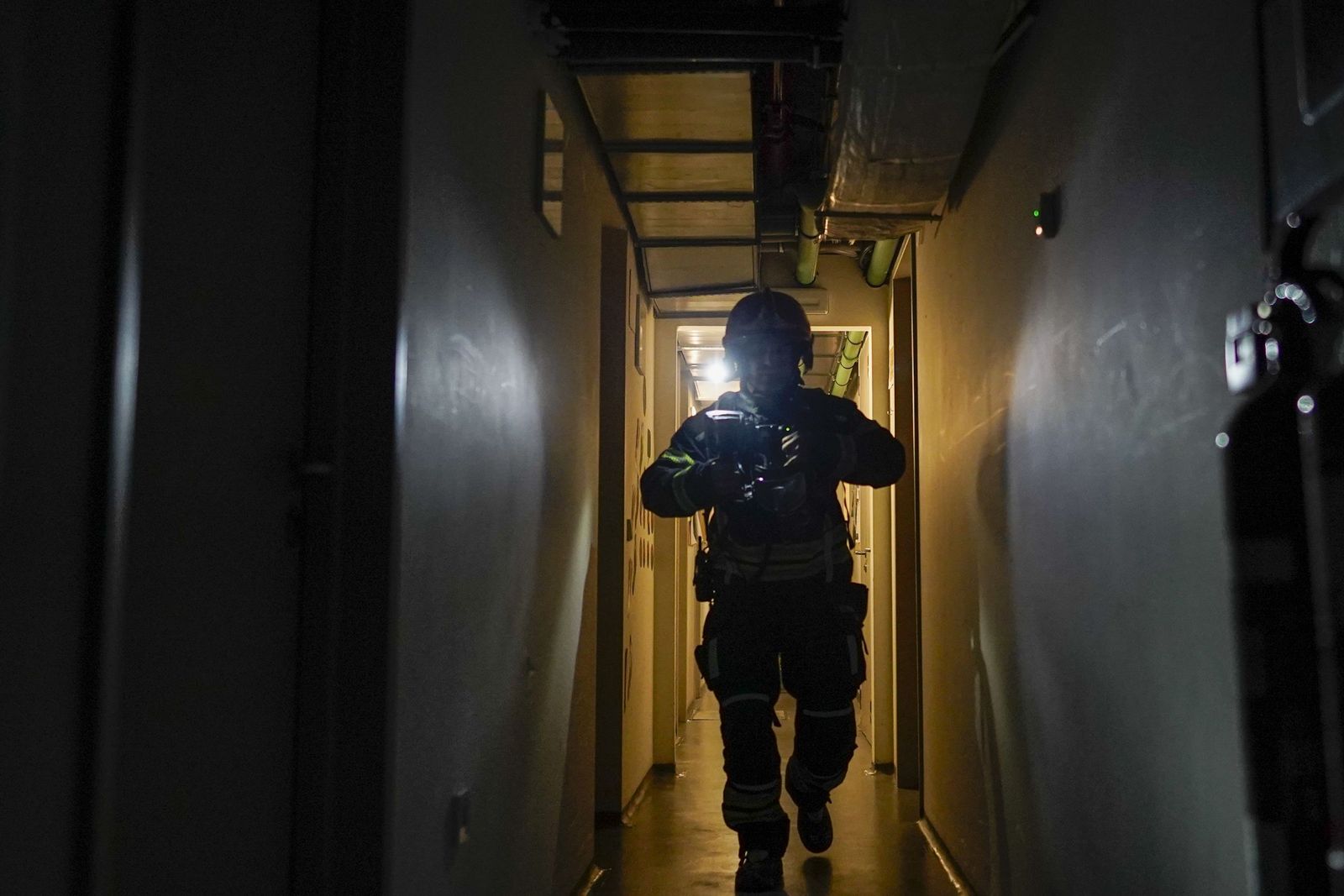 El simulacro de incendio organizado por el Servicio de Extinción de Incendios de los Bomberos, en imágenes