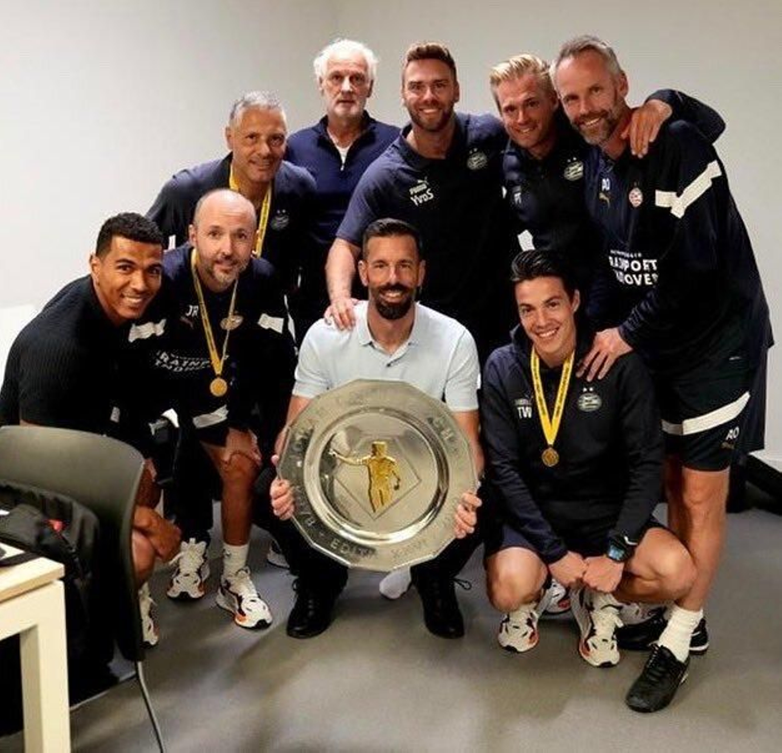 Van Nistelrooy, con su primer título.