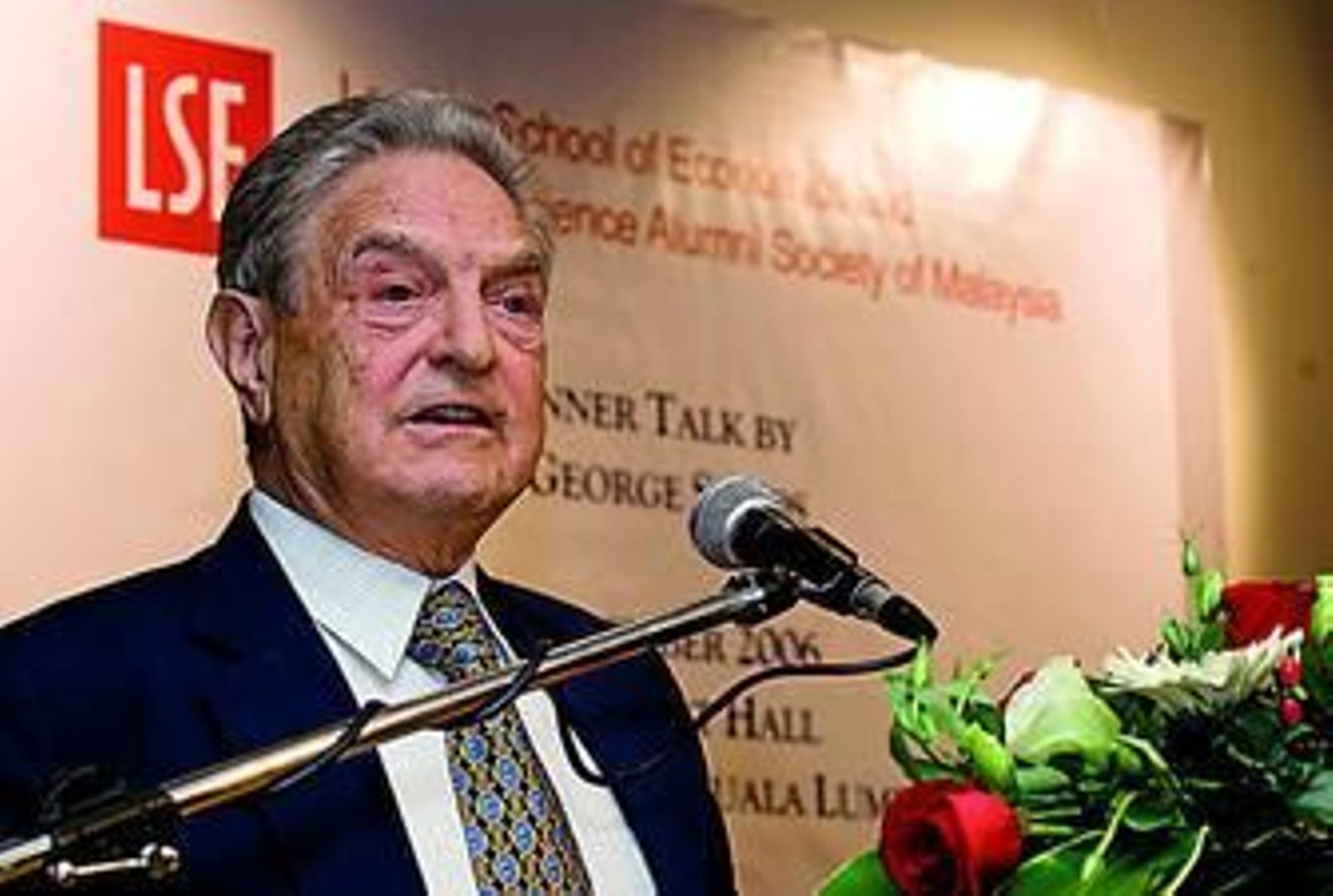El húngaro George Soros ve peligrar sus negocios en Almería.