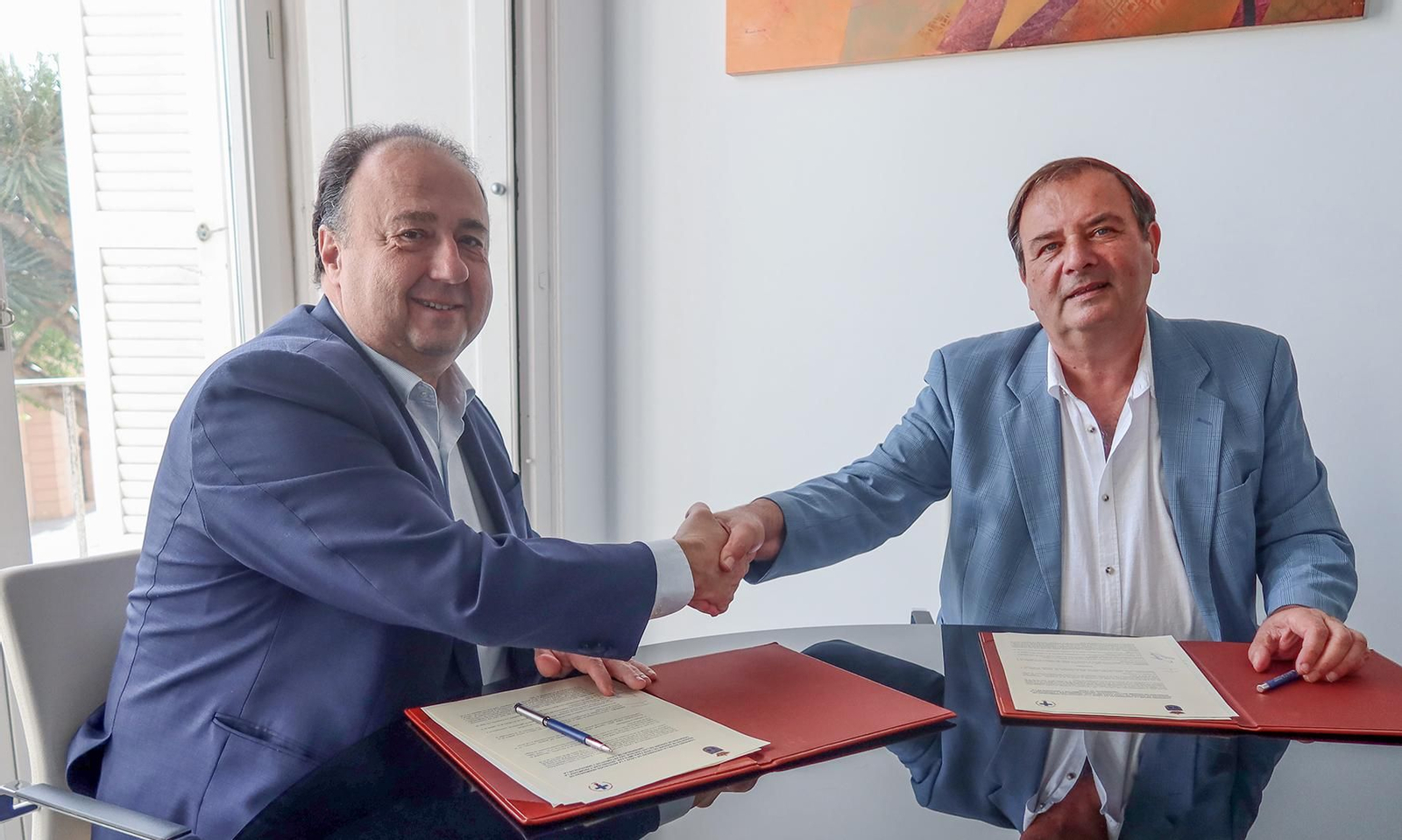 El rector de la UCA y el presidente de la Asociación Hermandad de Donantes de Sangre de Cádiz.