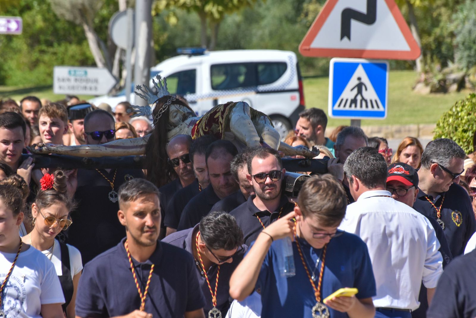 La procesión del Cristo de la Almoraima, en imágenes