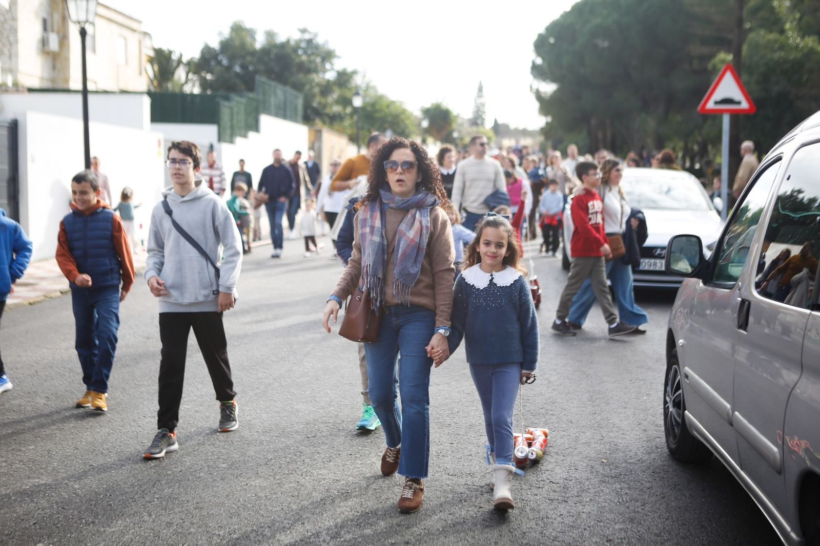 Búscate en las fotos del arrastre de latas 2026 en Los Barrios