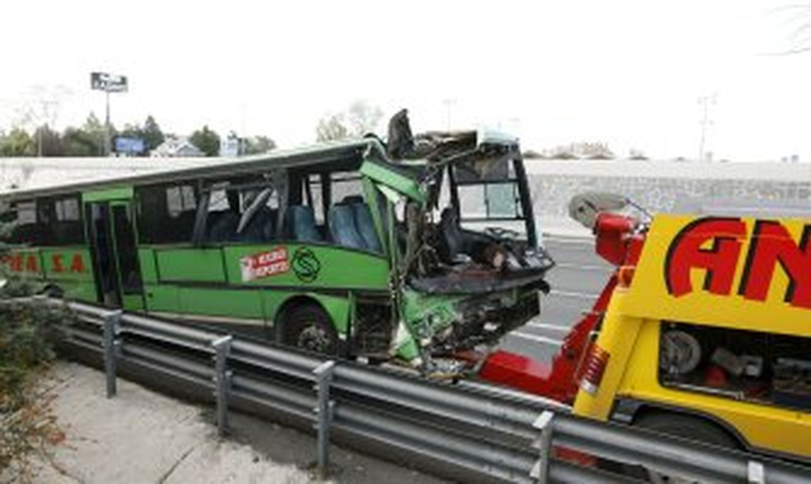 Una distracción del conductor del autobús pudo provocar el accidente de la A-6 en Madrid