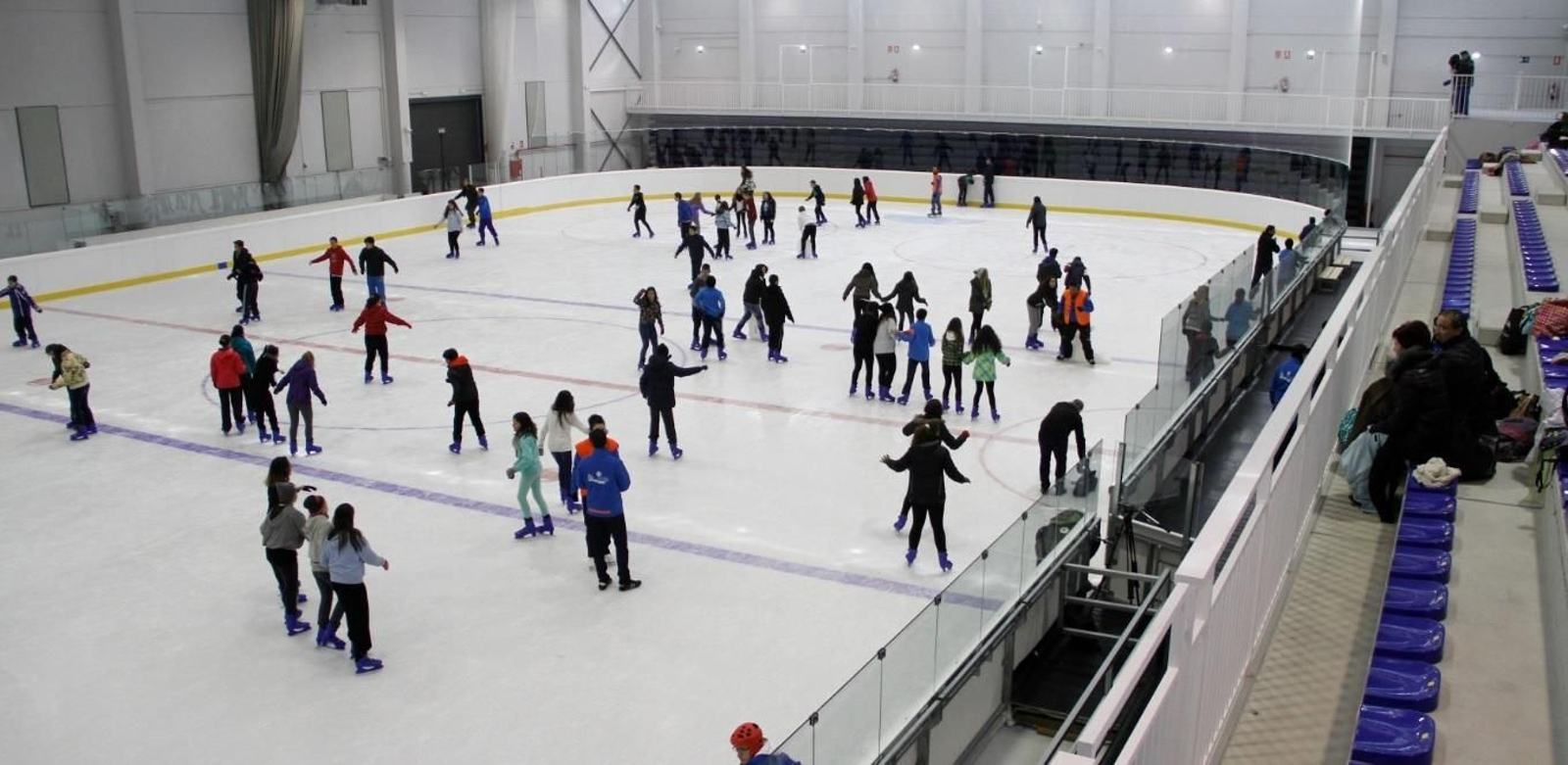 Pista de hielo en el pabellón Mulhacén.