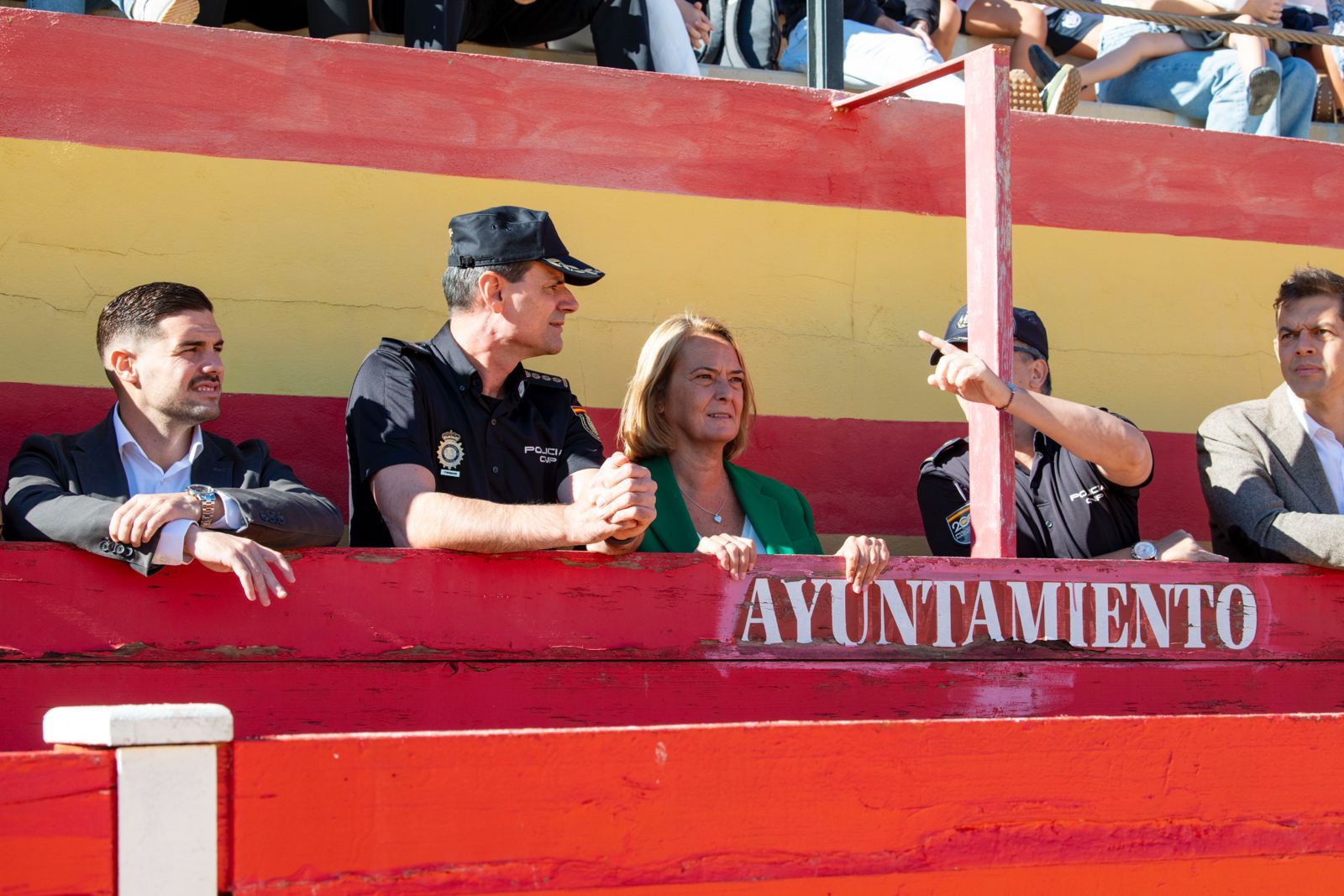 Galería | Así ha sido la jornada de puertas abiertas de la Policía Nacional en la Plaza de Toros de Motril