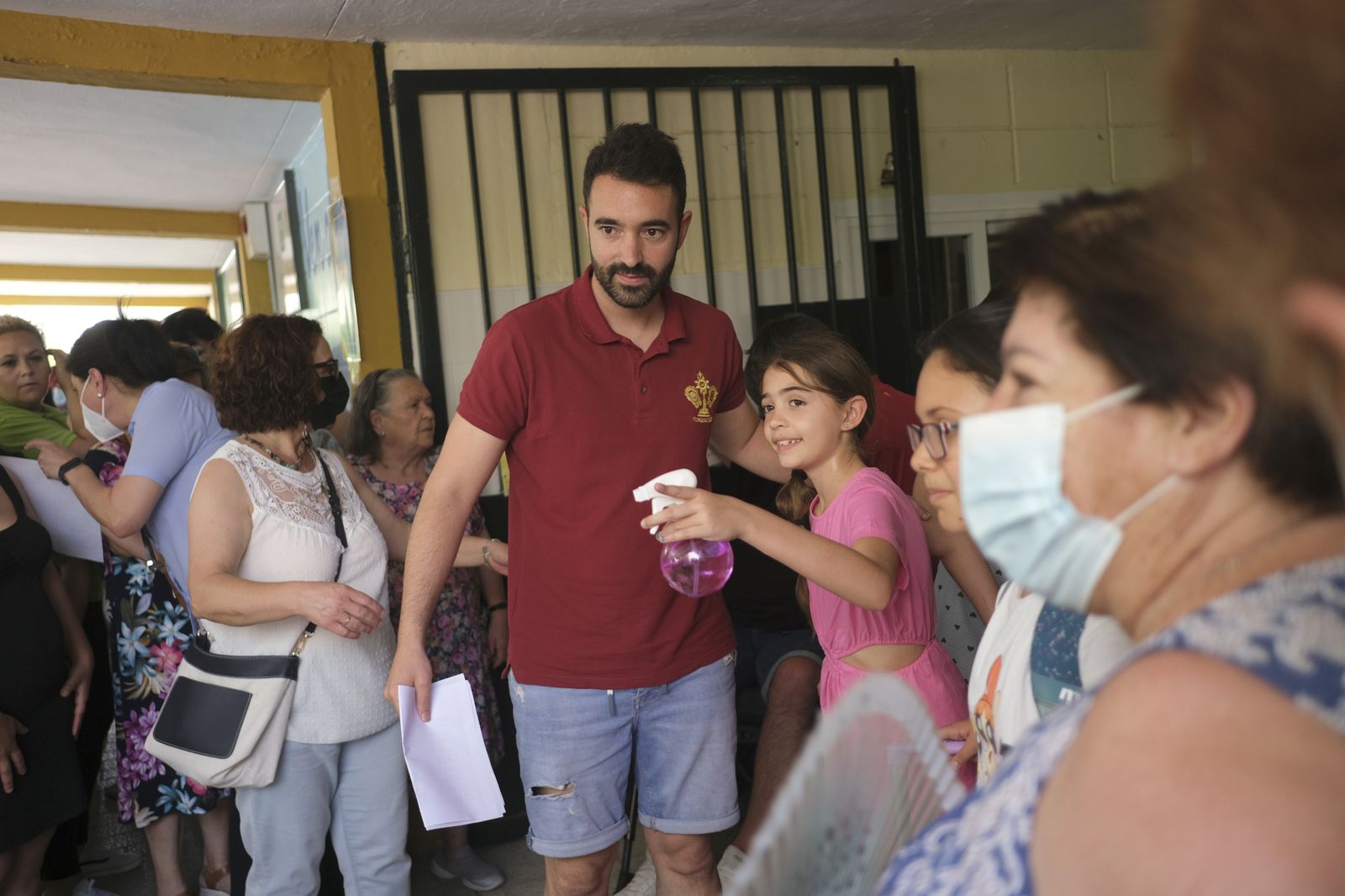 Protesta en el colegio Mediterráneo de Córdoba por los problemas de climatización, en imágenes