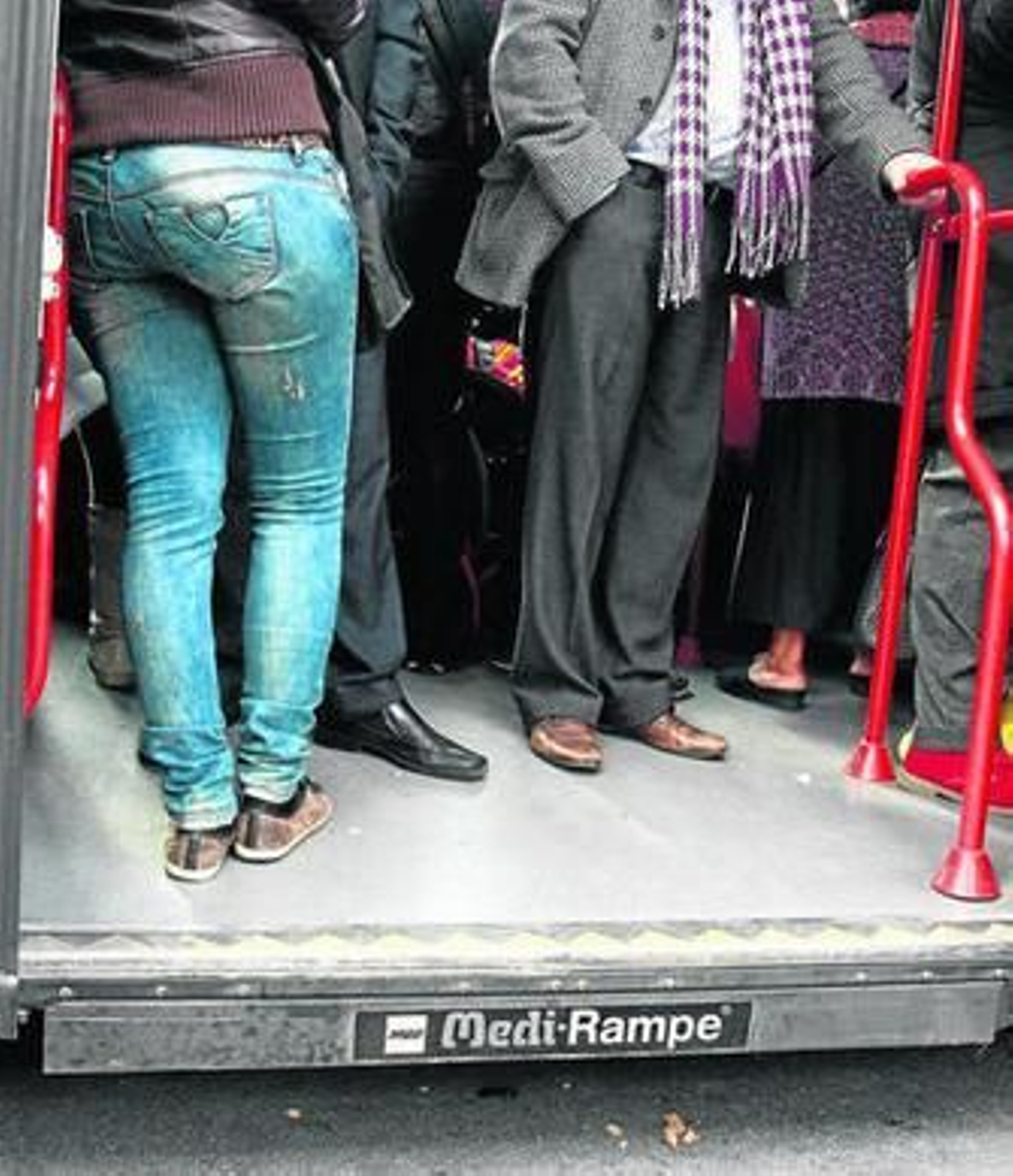 La legislación española obliga a que las rampas sean automáticas.