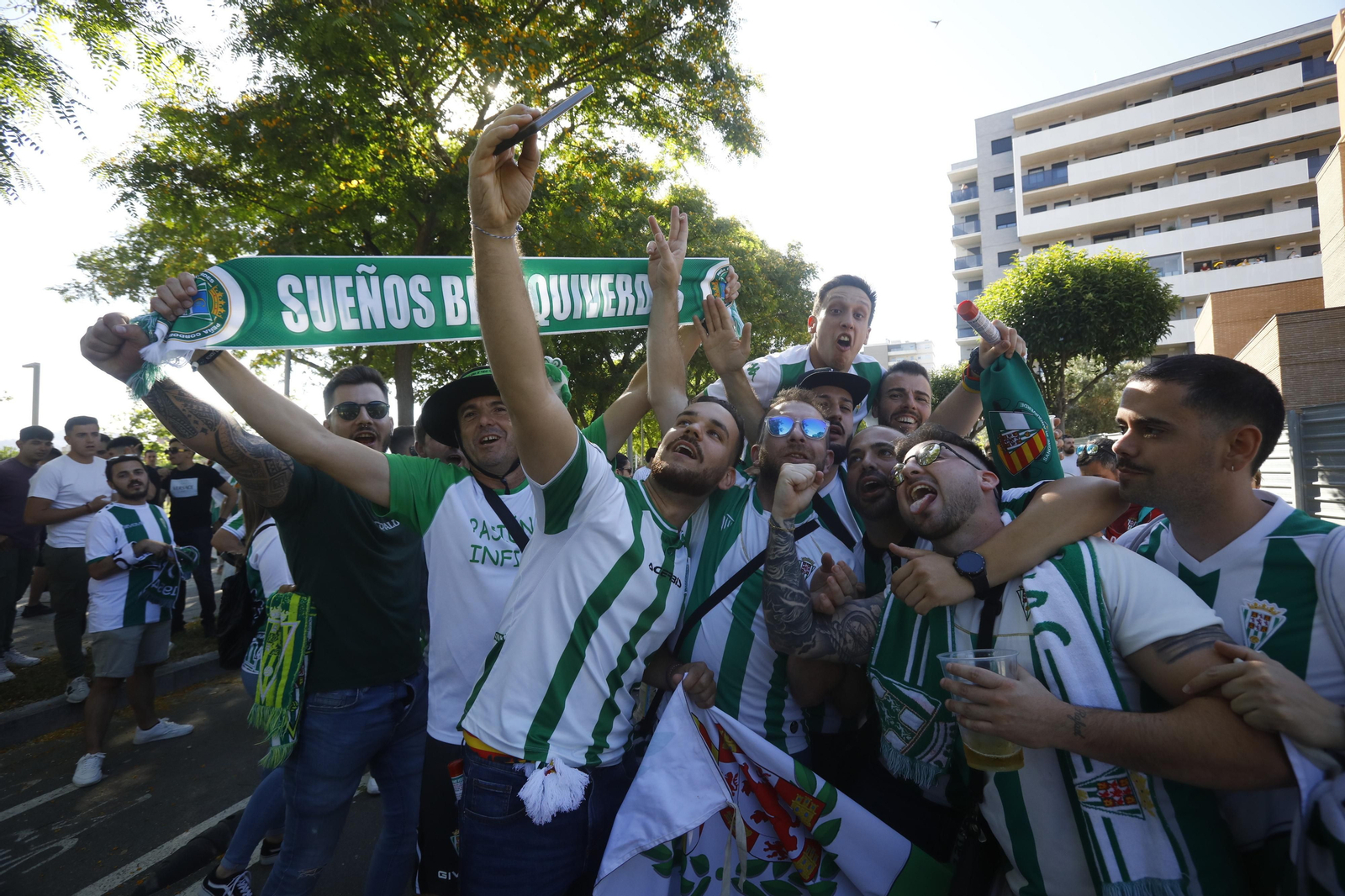 Las mejores fotos de la afición del Córdoba CF en la previa del partido ante el Barcelona Atlètic