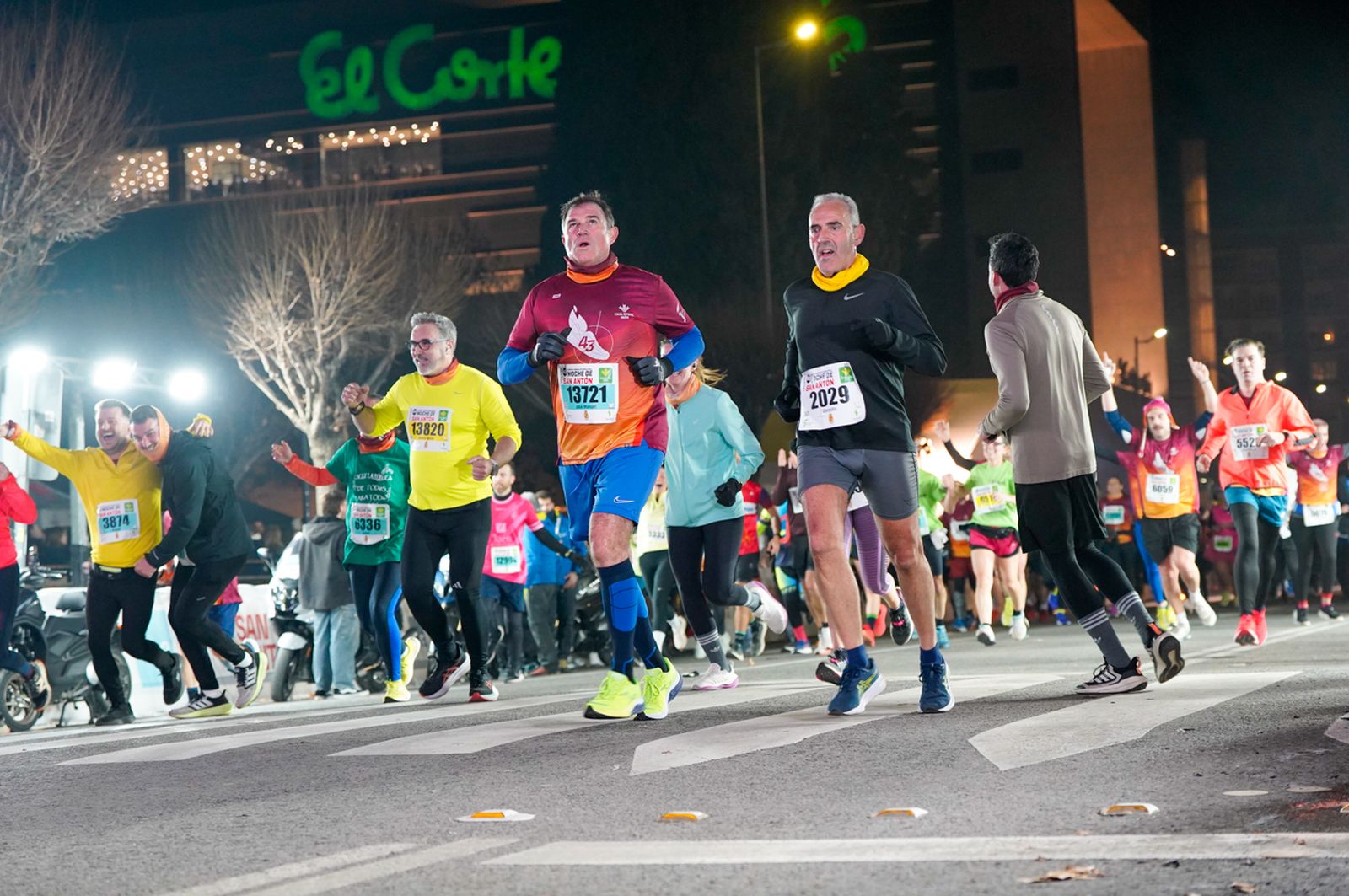 En imágenes: búscate en tu llegada a meta de la Carrera de San Antón 2026 (16)