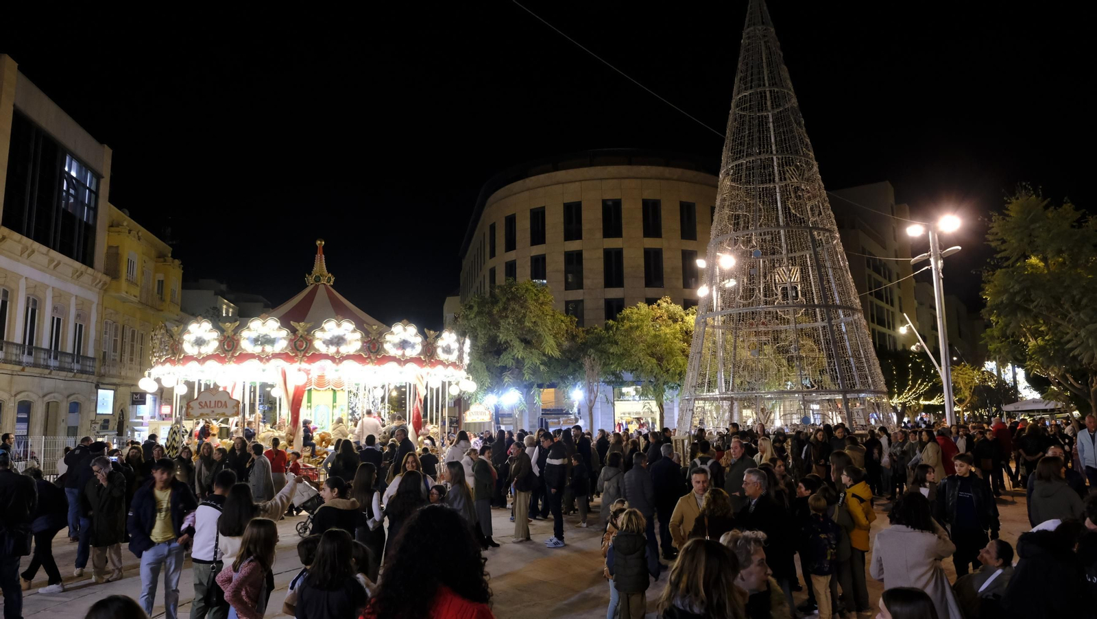 Las mejores imágenes del encendido navideño en Almería