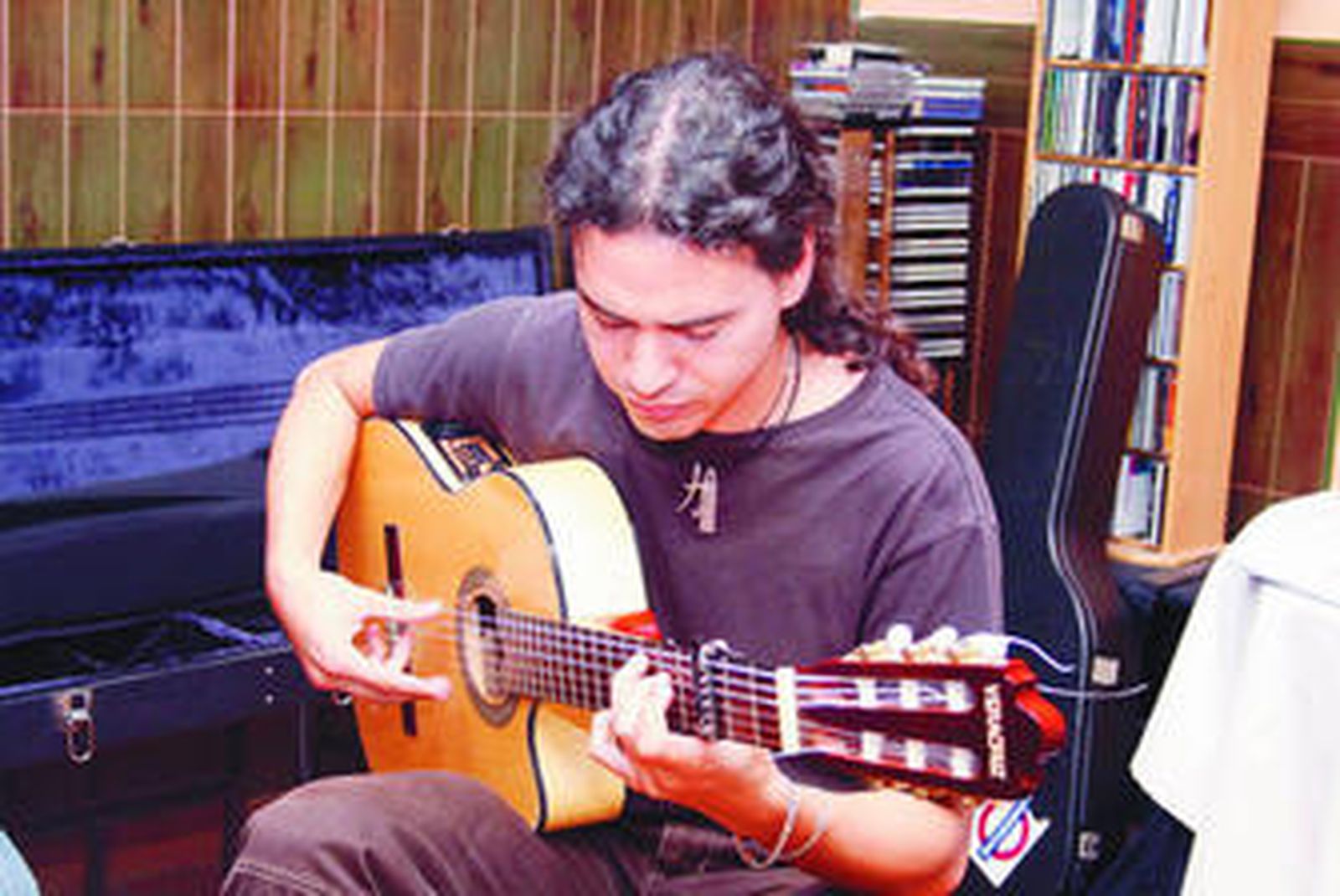 Guillermo Fernández dedica muchas horas diarias a la composición y preparación de los temas musicales.