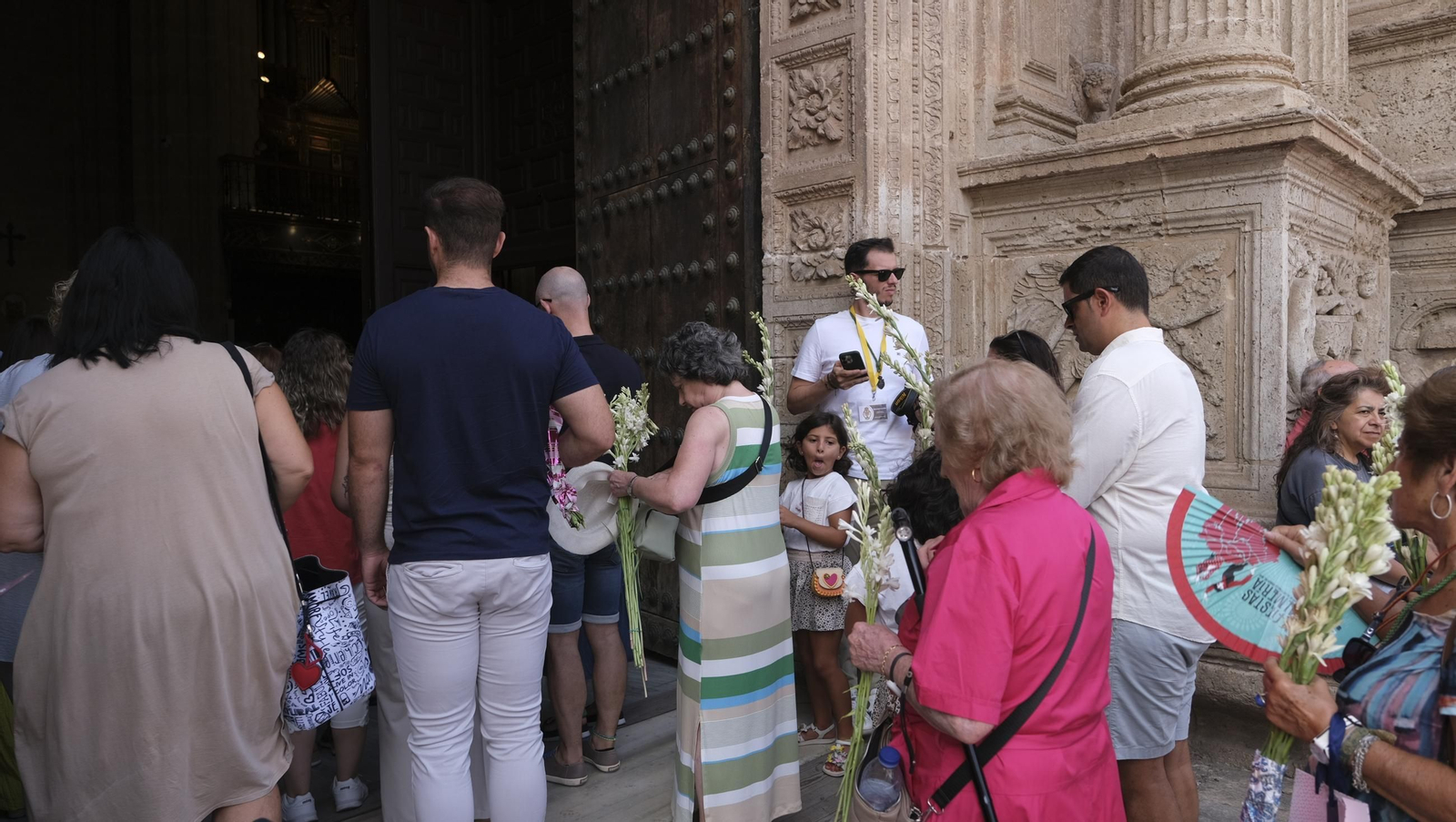 Ofrenda floral a la Virgen del Mar en la Feria de Almería 2024, en imágenes