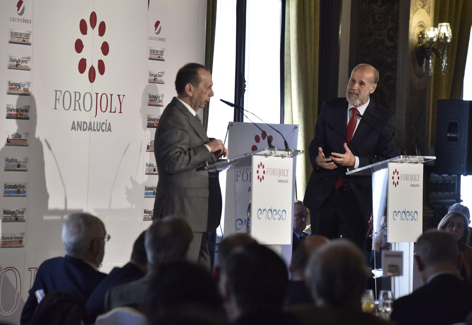 José Domínguez Abascal, secretario de Estado de Energía, durante el coloquio con José Antonio Carrizosa, director de ‘Diario de Sevilla’.