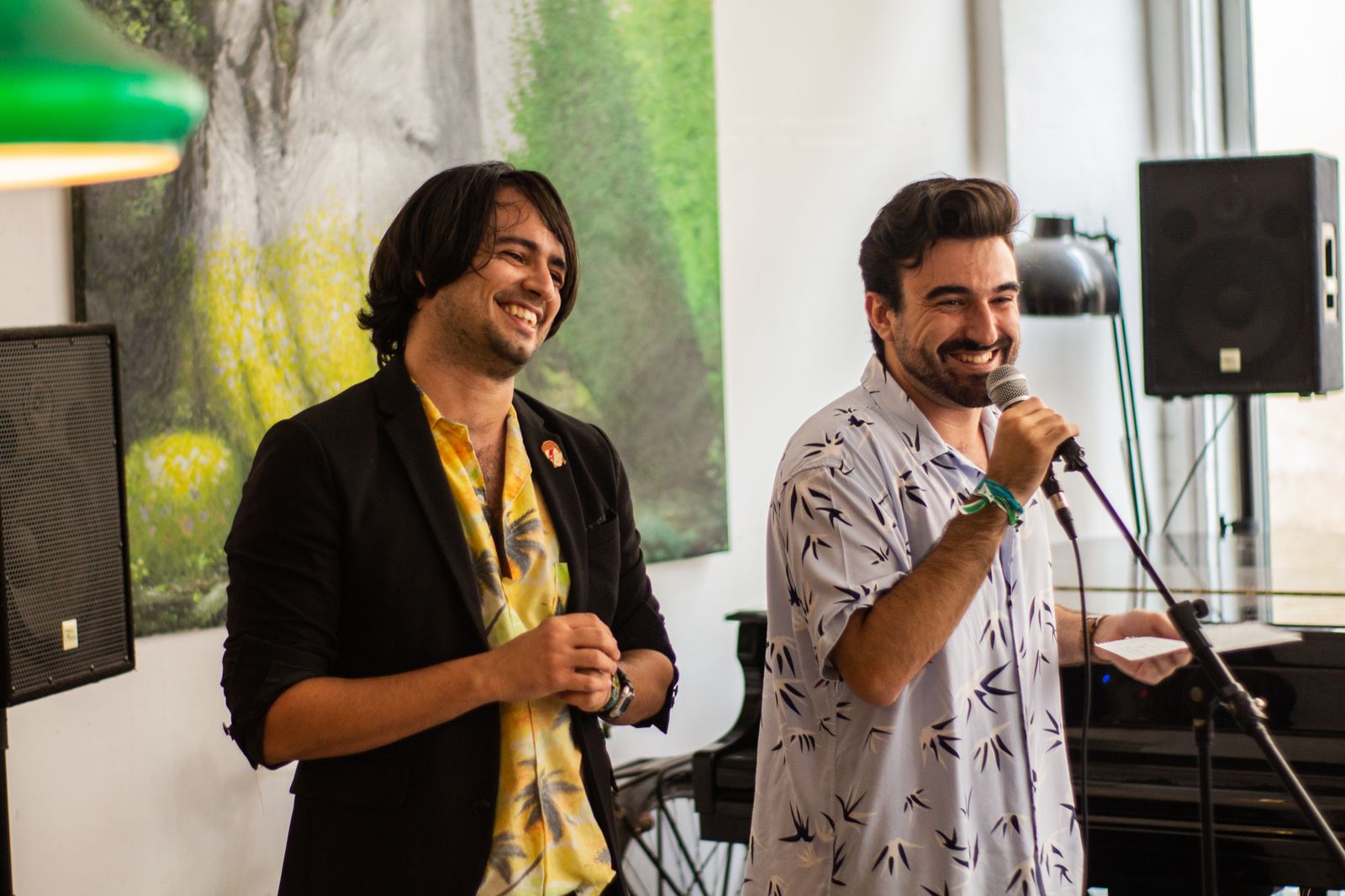 Suricato Capitán y Pabloshurmano durante uno de sus espectáculos.