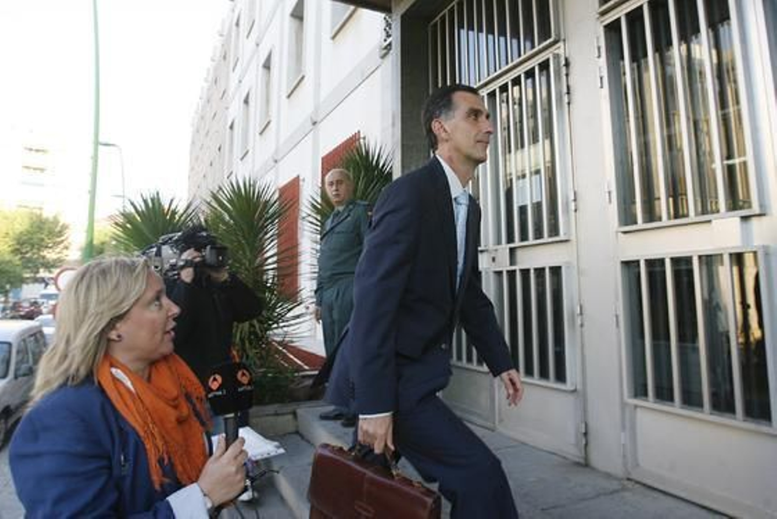 El juez instructor del caso, Rodríguez Lainz, acude a los juzgados de Córdoba.