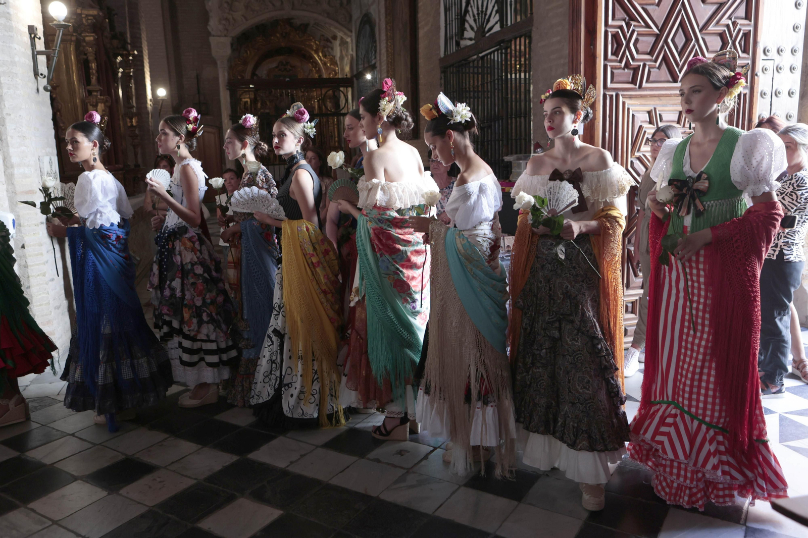 Ofrenda floral a Santa Ana de la asociación Qlamenco para rematar la Velá, todas las imágenes