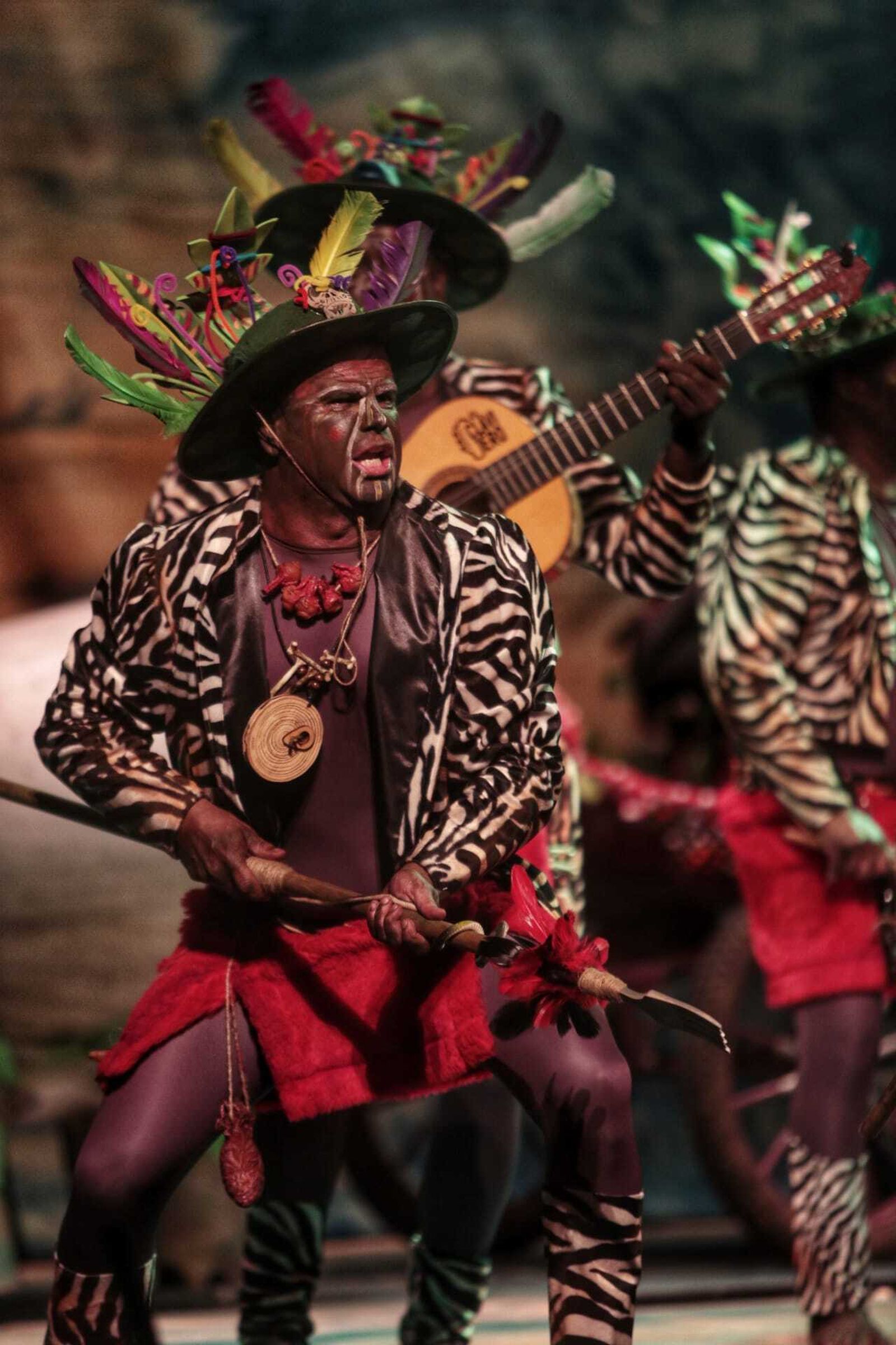 Chirigota "Entre sabanas selvas y ríos... este año vamos al Rocío"