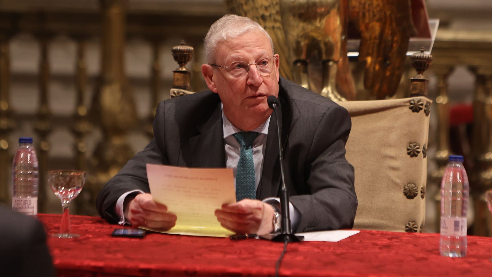 Francisco Vélez interviene en el Cabildo de Toma de Horas.