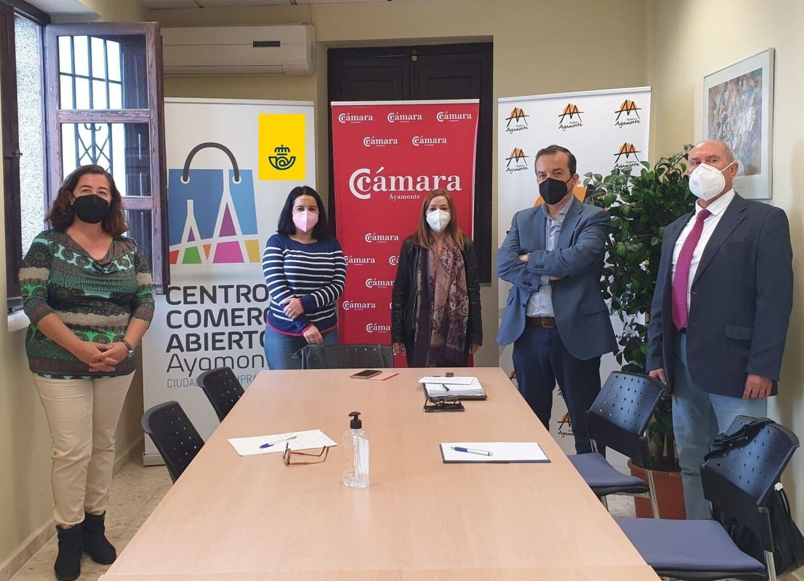 Reunión entre Correos, la FOE y la Cámara de Comercio.