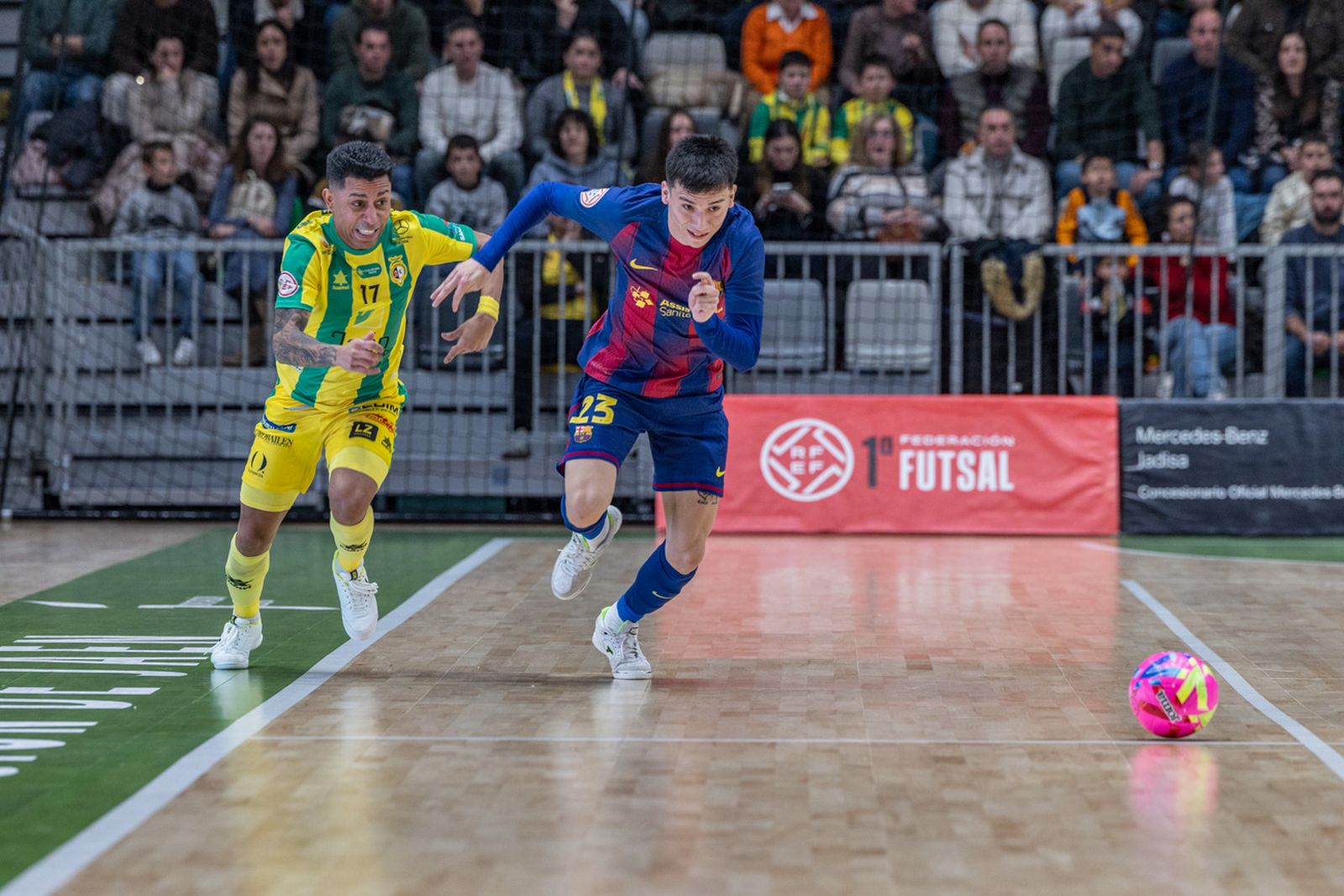 Las mejores imágenes del espectacular encuentro entre Jaén Paraíso Interior FS y Barça (3-3)