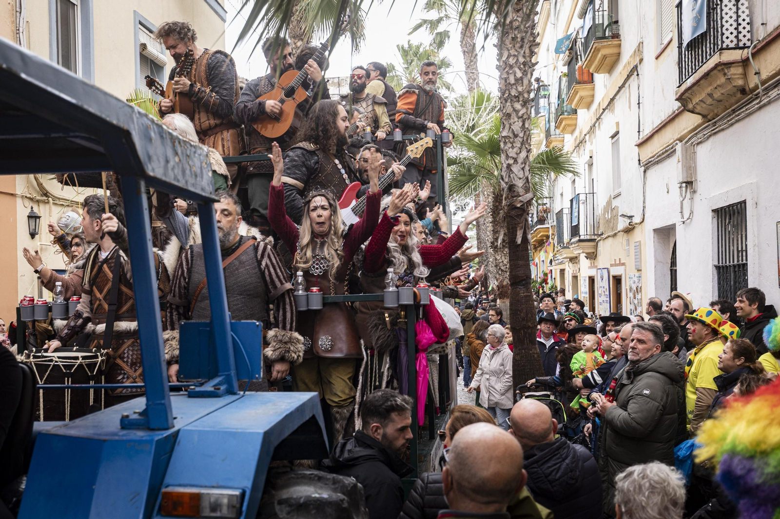 Las imágenes del segundo sábado de Carnaval de Cádiz 2025: Carrusel de coros bajo la lluvia