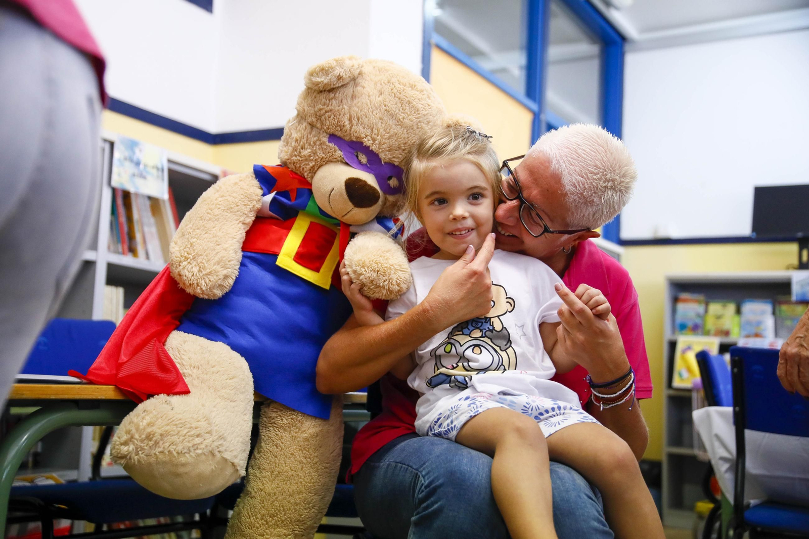 Las imágenes de la campaña de vacunación antigripal a los niños en el CEIP Adela Díaz de Almería