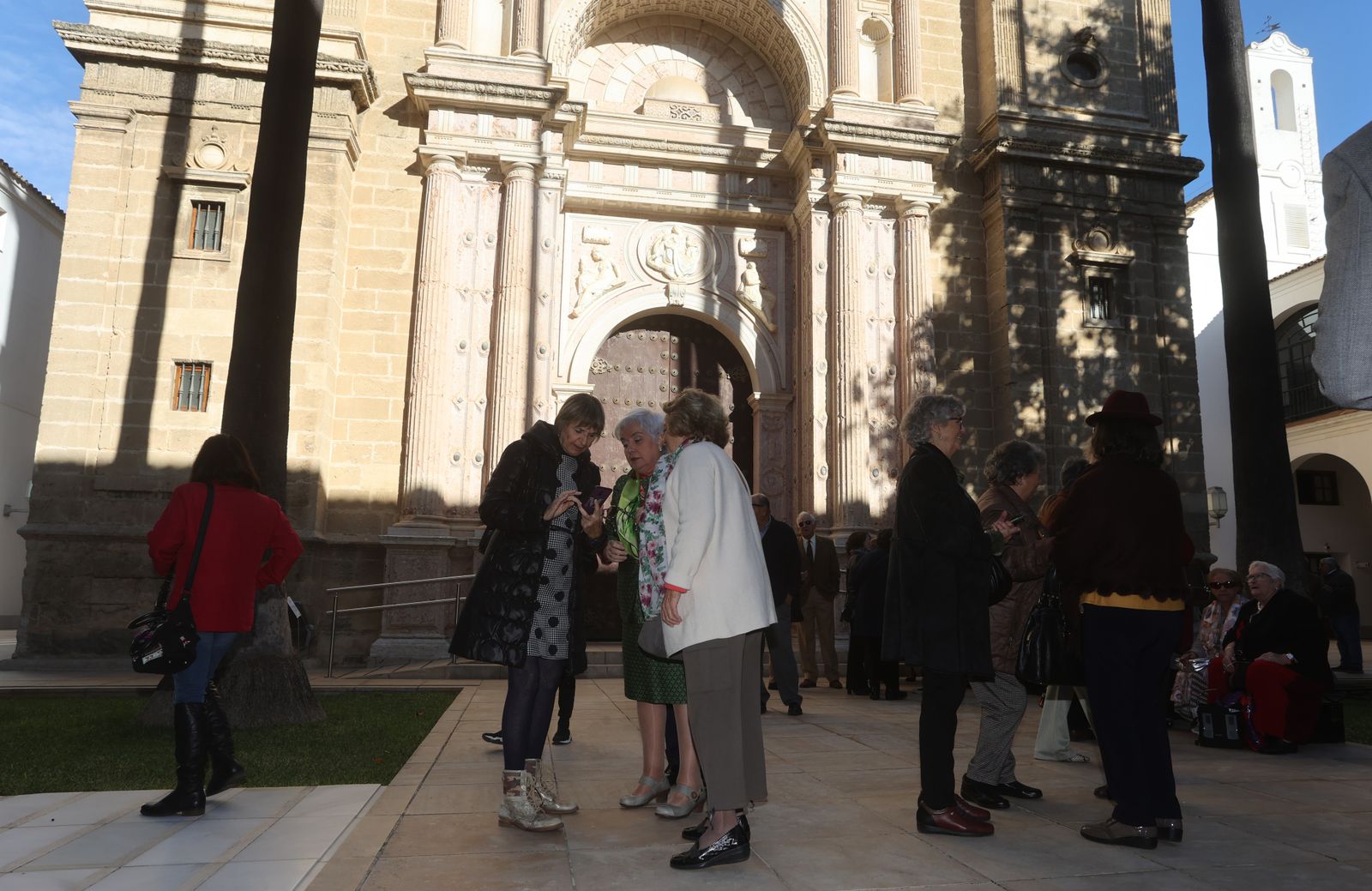 Visita de la última promoción de enfermería(1972) que trabajó en el Hospital de las Cinco Llagas