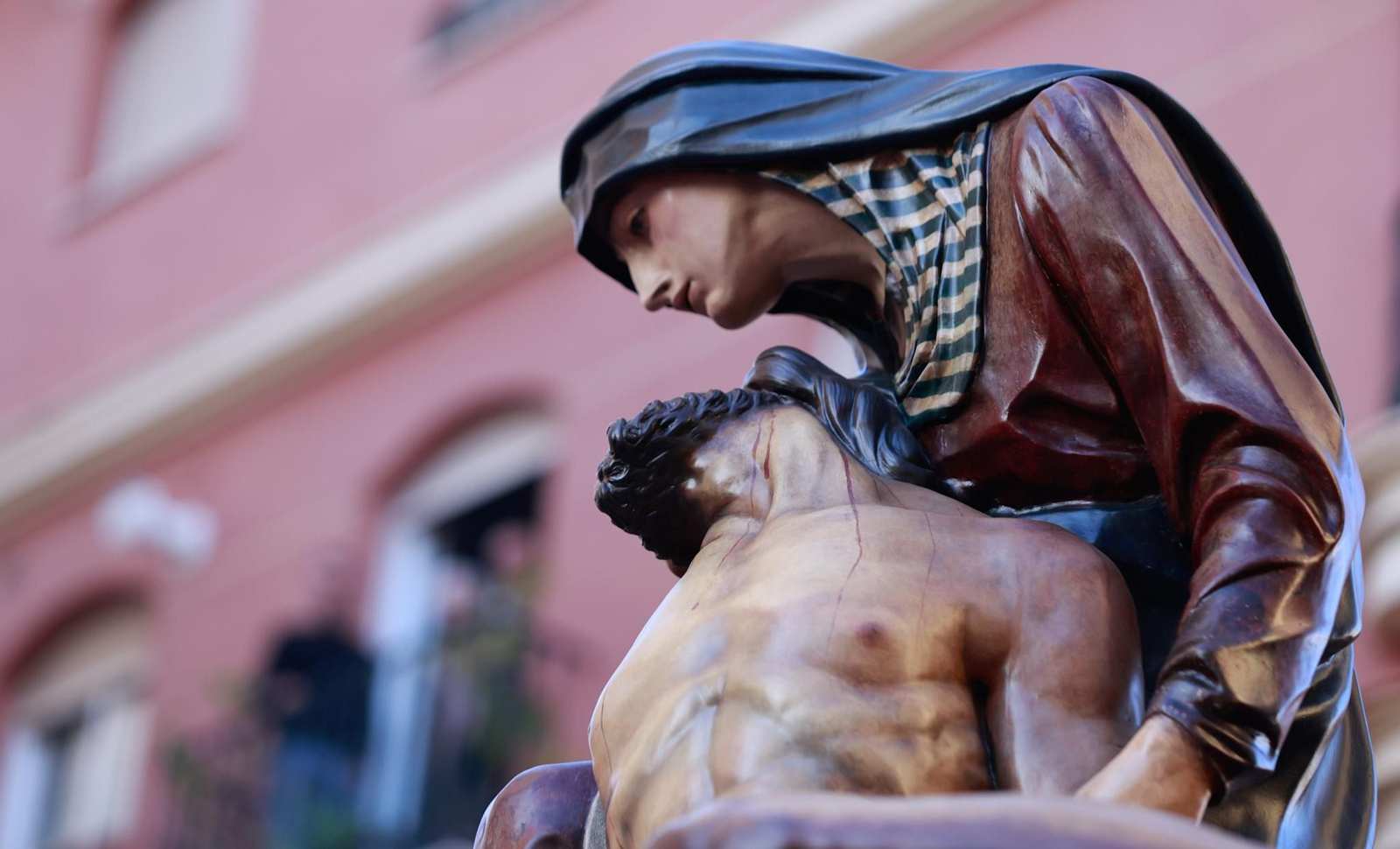 La Piedad en su procesión del Viernes Santo en Málaga, en fotos