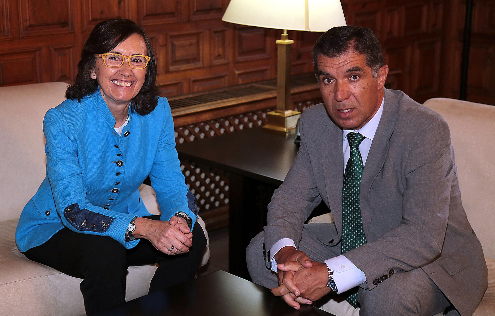 Rosa Aguilar y el presidente del TSJA, Lorenzo Ríos, durante la reunión.