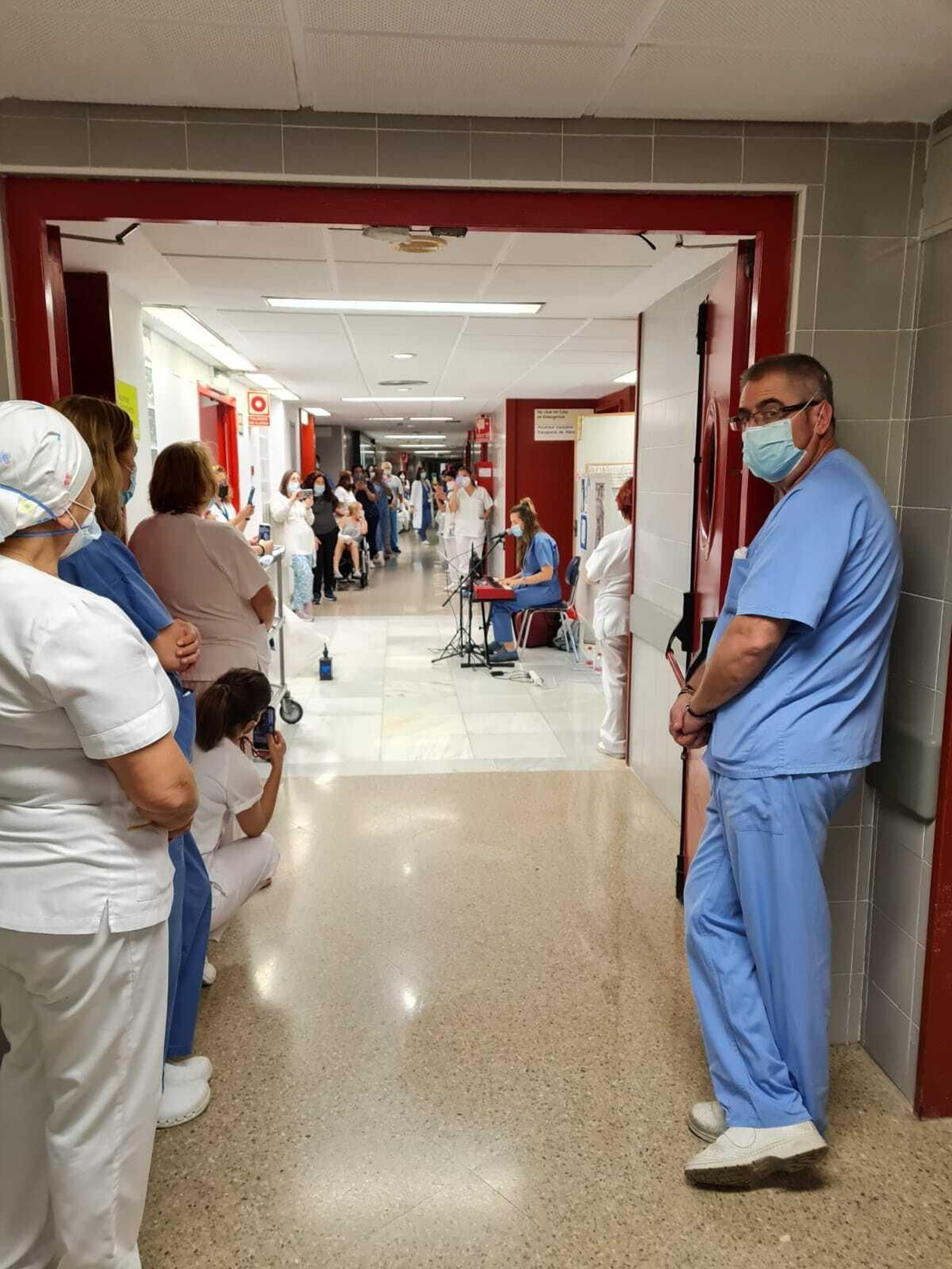 Música de piano planta de Nefrología en el Hospital Virgen  del Rocío.