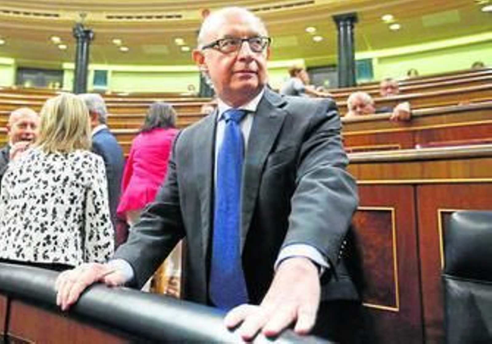 Cristóbal Montoro, ministro de Hacienda, ayer en el Congreso.