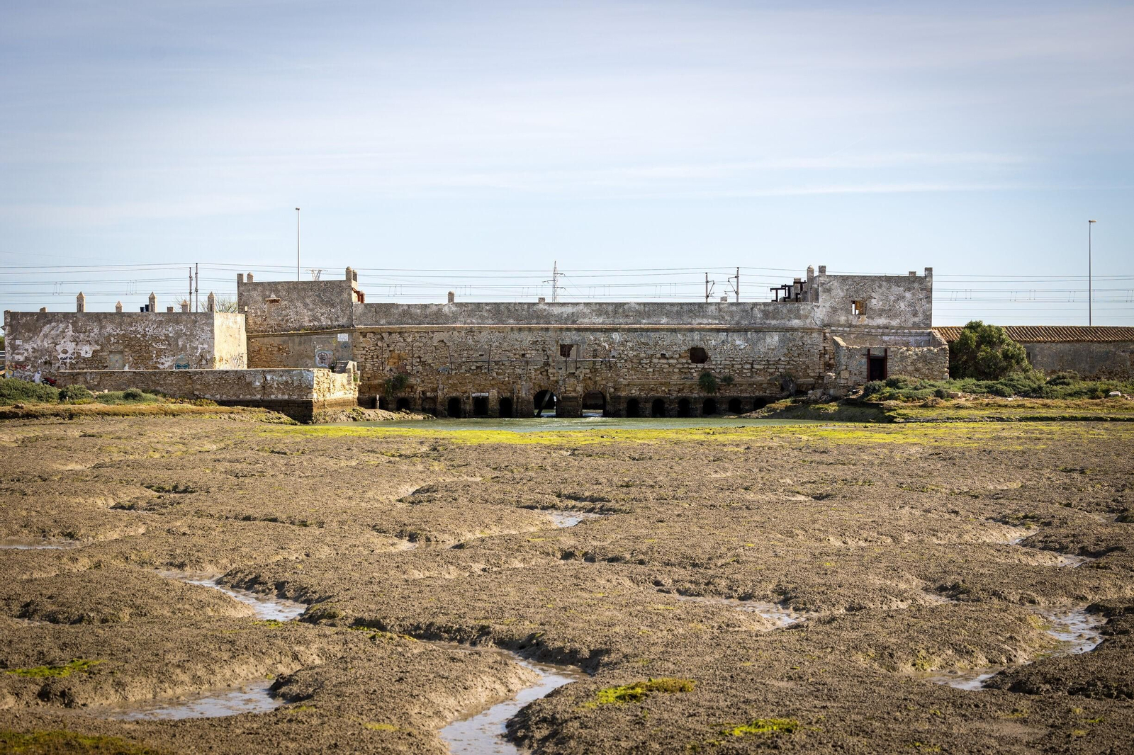 Imágenes del pésimo estado del molino de mareas de Cádiz