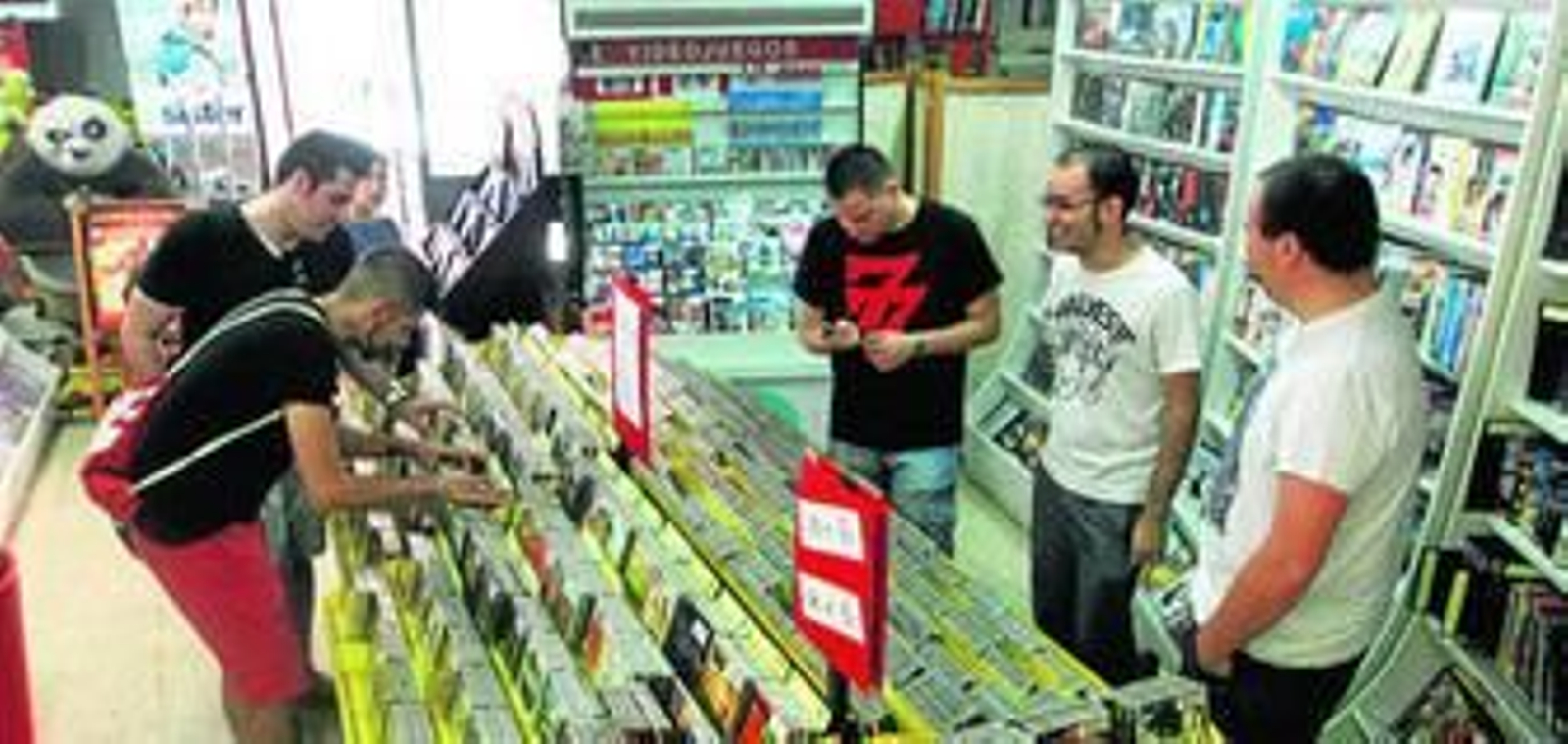 La tienda Fuentes Guerra, durante su primer día de liquidación.