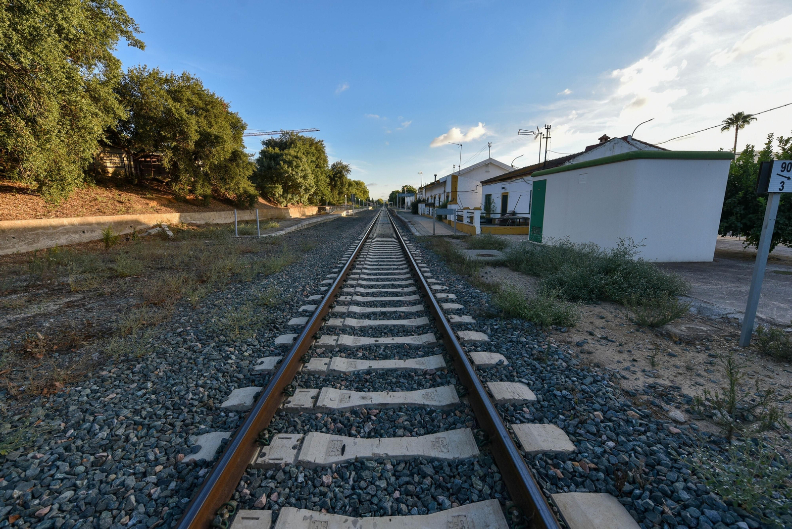 Vias del tren a su paso por Castellar de la Frontera.