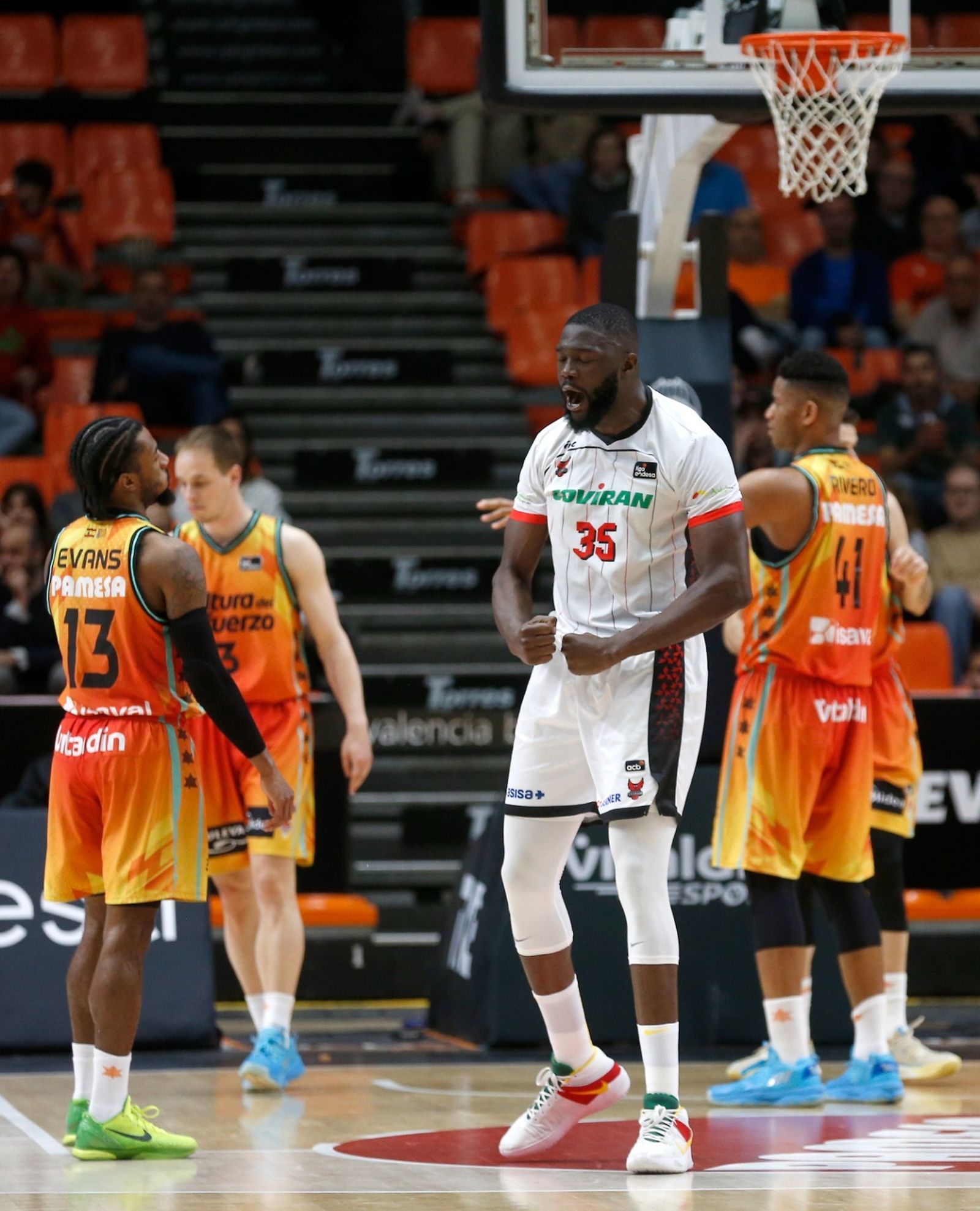 El Valencia Basket-Covirán Granada, en imágenes
