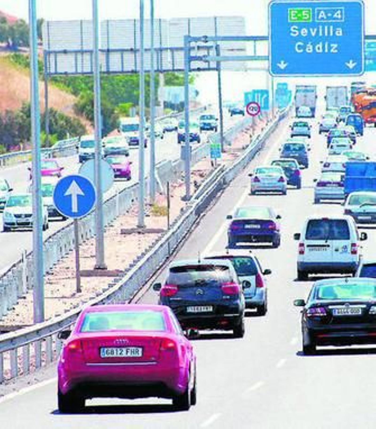 Tráfico denso en la A-4, a su paso por Córdoba capital.