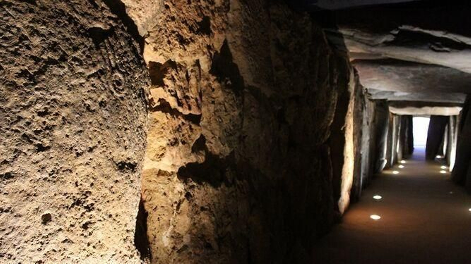 Interior del Dolmen de Soto.